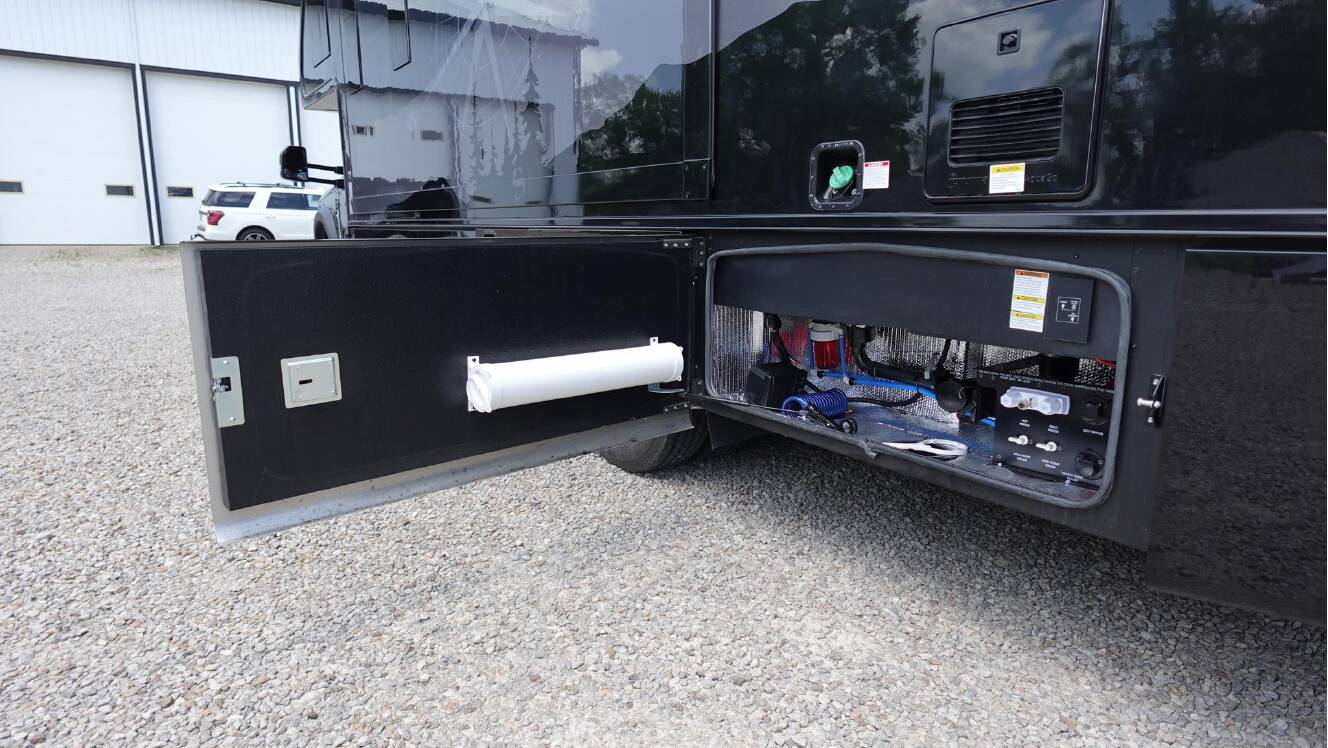 A photo of this 2027 Dynamax ISATA 6 31KS