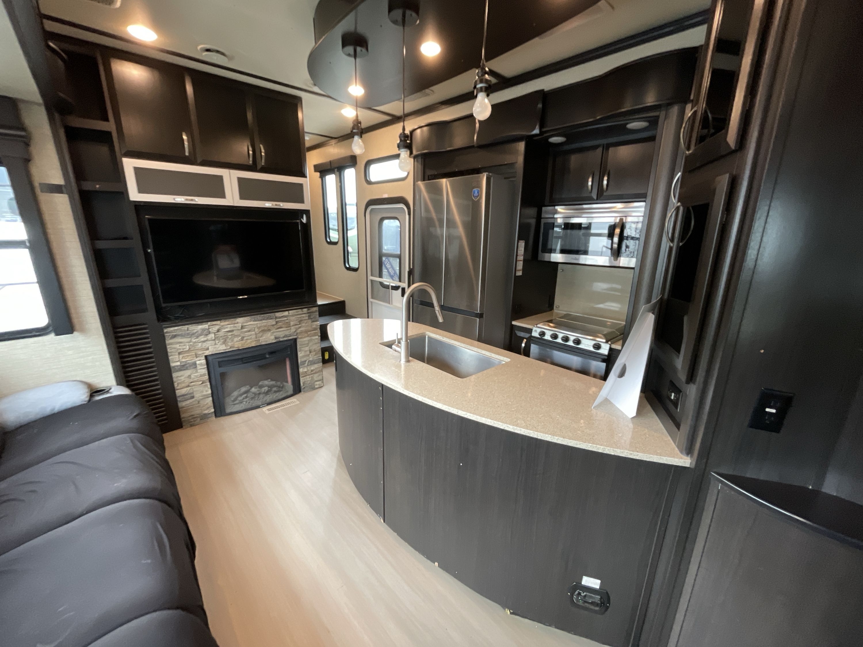2017 Dutchmen VOLTAGE EPIC SERIES 3990 EPIC 3990 in tyler TX