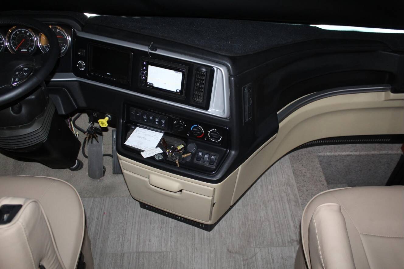 A photo of this 2016 Newmar VENTANA 3427