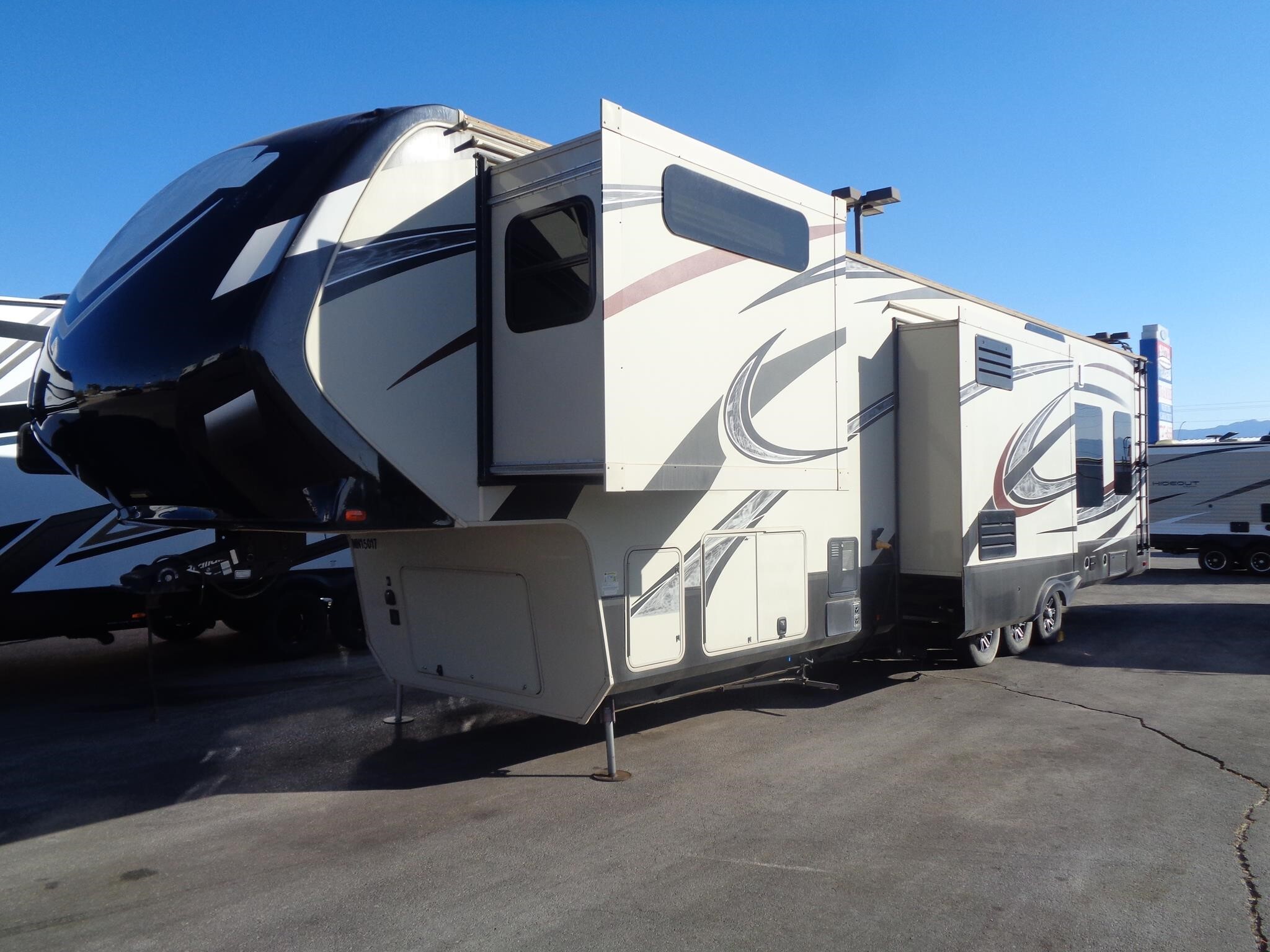 2015 Grand Design MOMENTUM 385TH in pahrump NV
