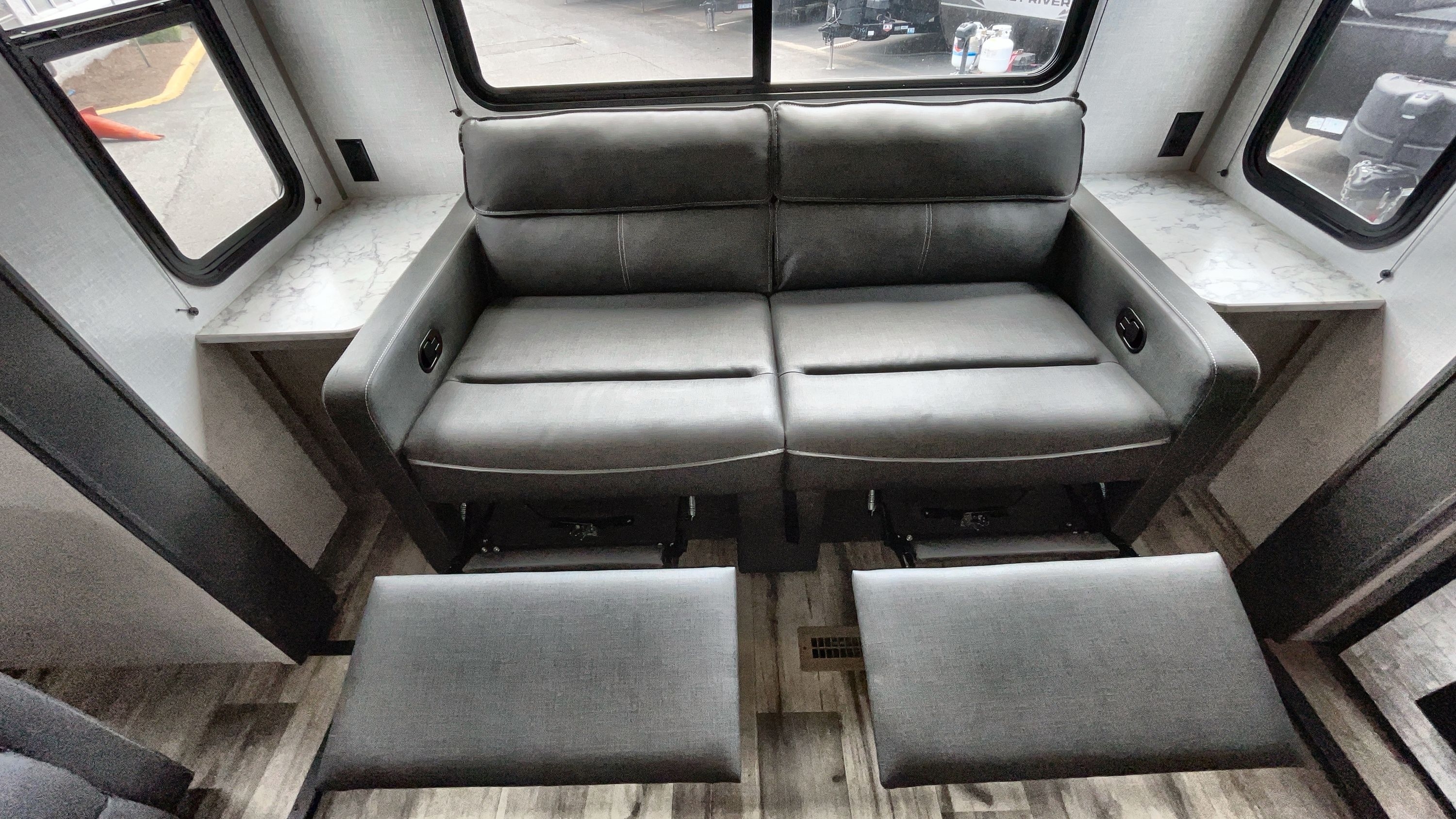2023 Coleman COLEMAN LIGHT 2955RL in manassas VA