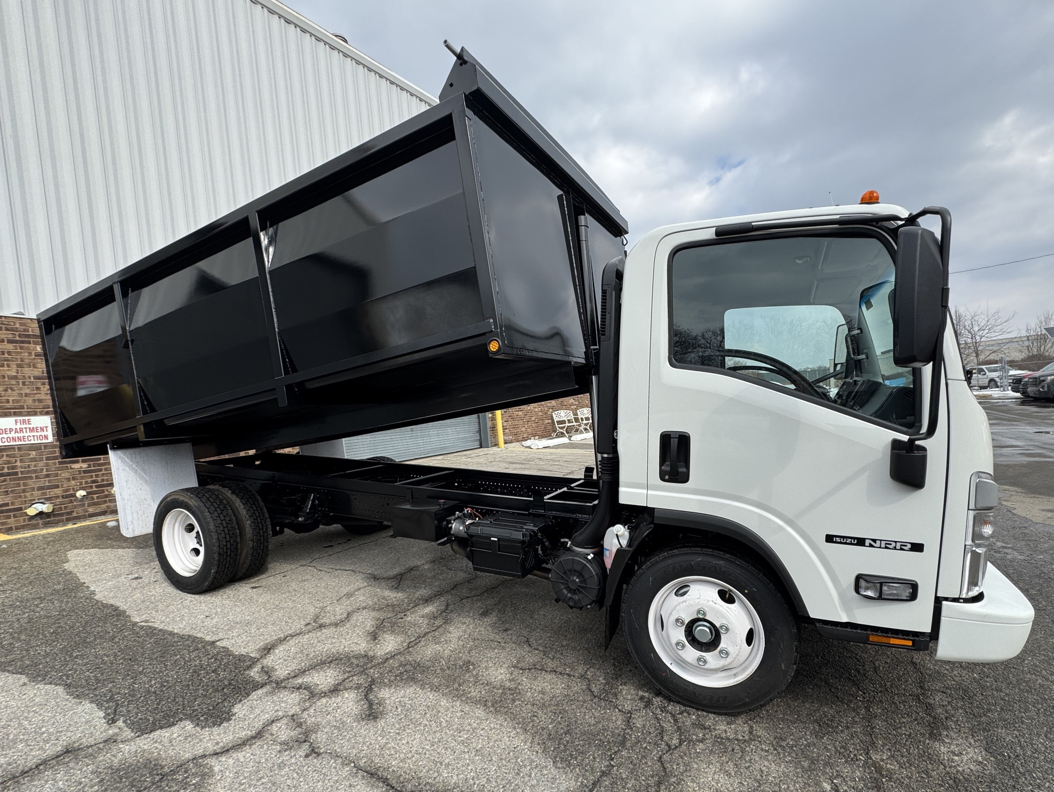 2025 Isuzu NRR GAS in Philadelphia, PA