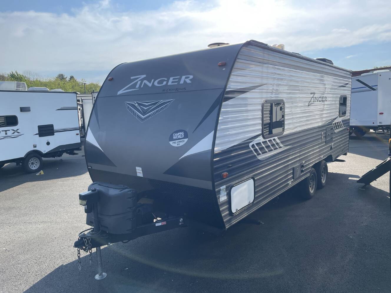 A photo of this 2019 Crossroads ZINGER 211RD