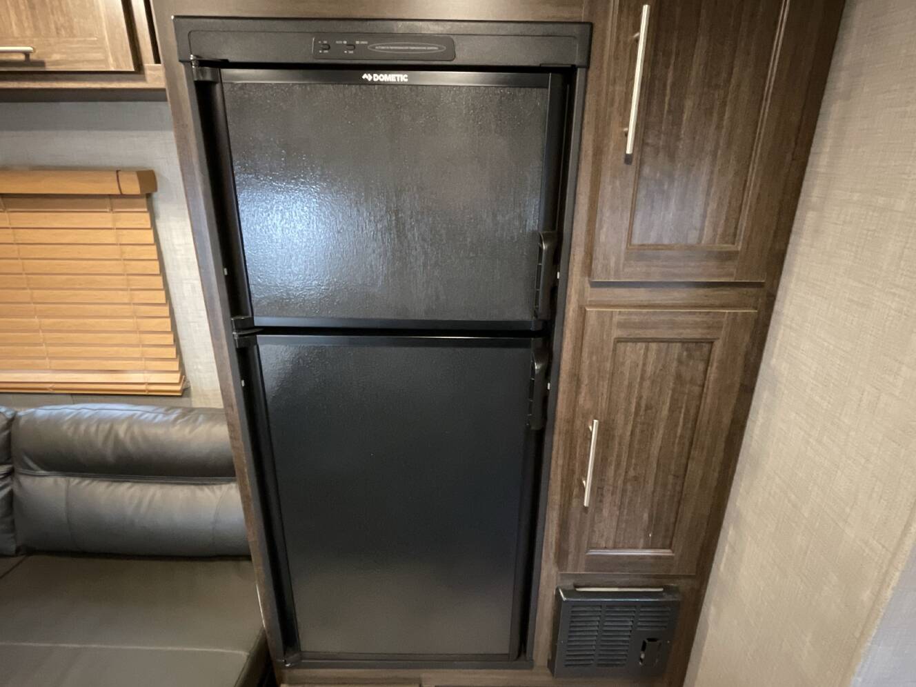 A photo of this 2019 Crossroads ZINGER 211RD