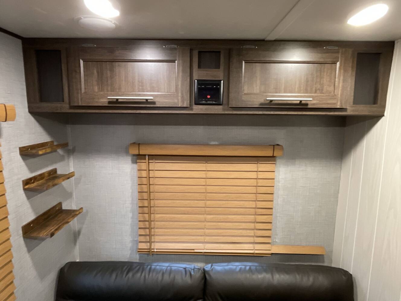 A photo of this 2019 Crossroads ZINGER 211RD