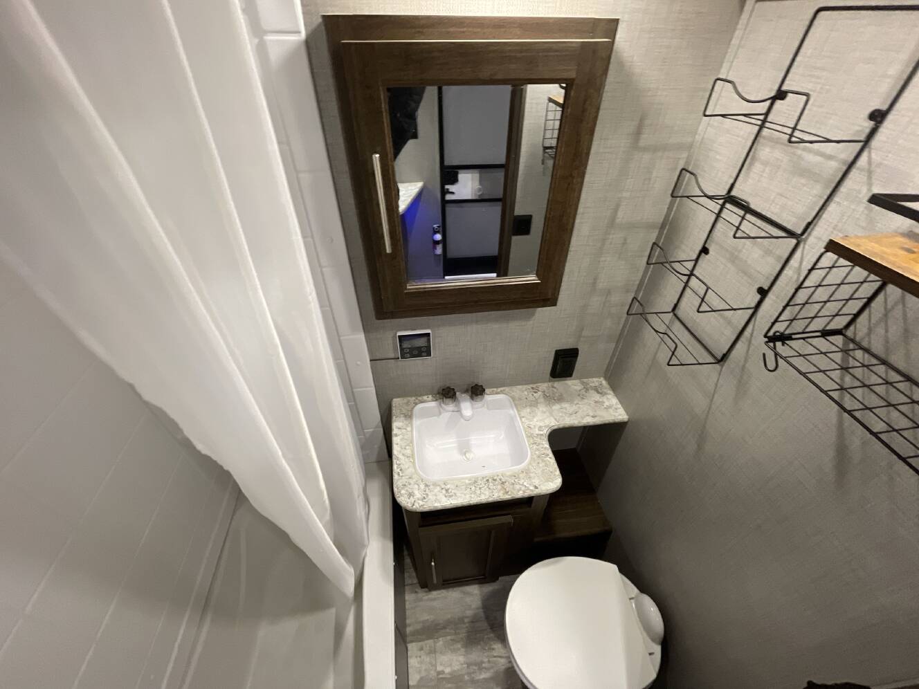 A photo of this 2019 Crossroads ZINGER 211RD