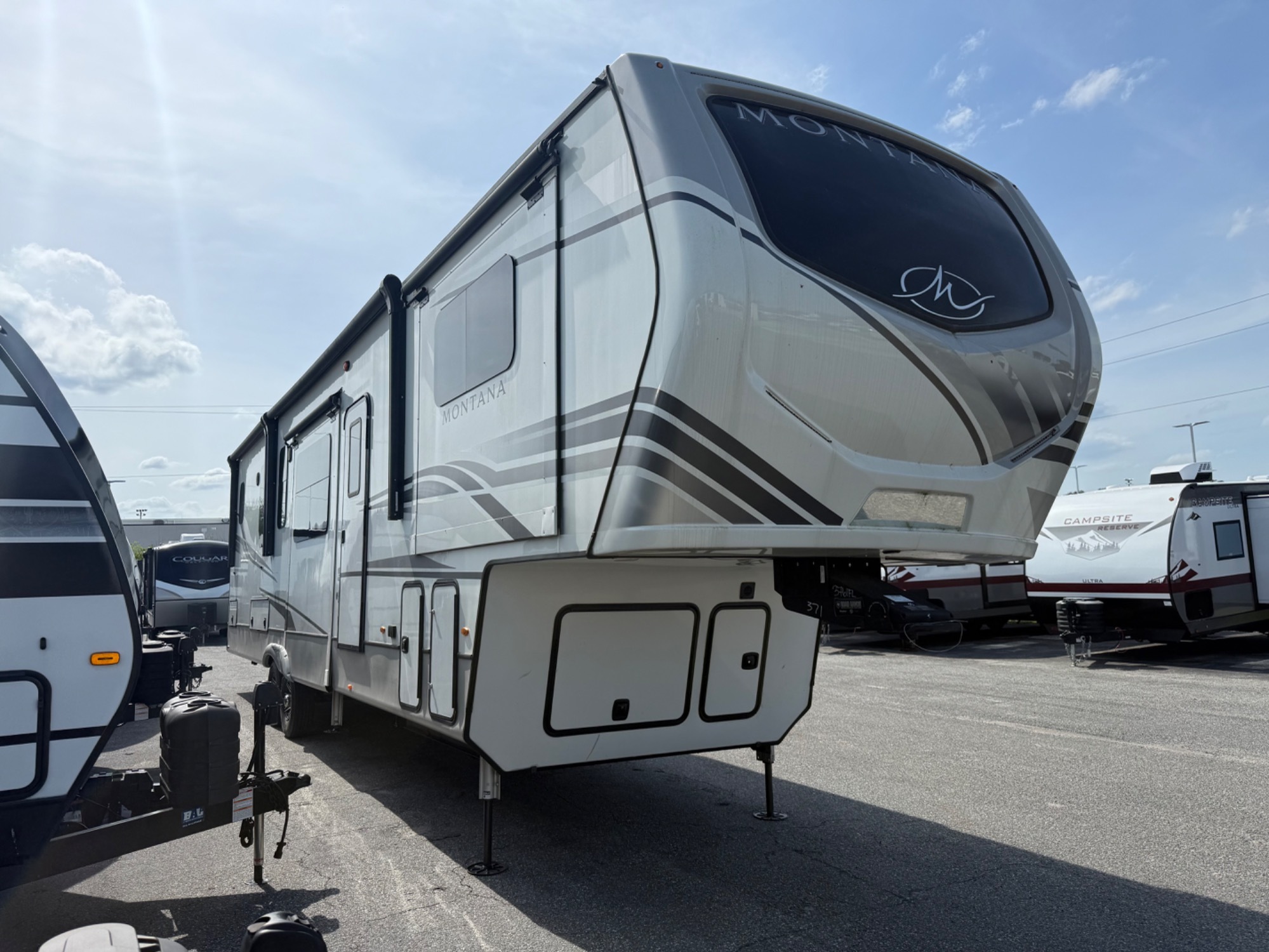 2023 Keystone MONTANA 3761FL in cocoa FL