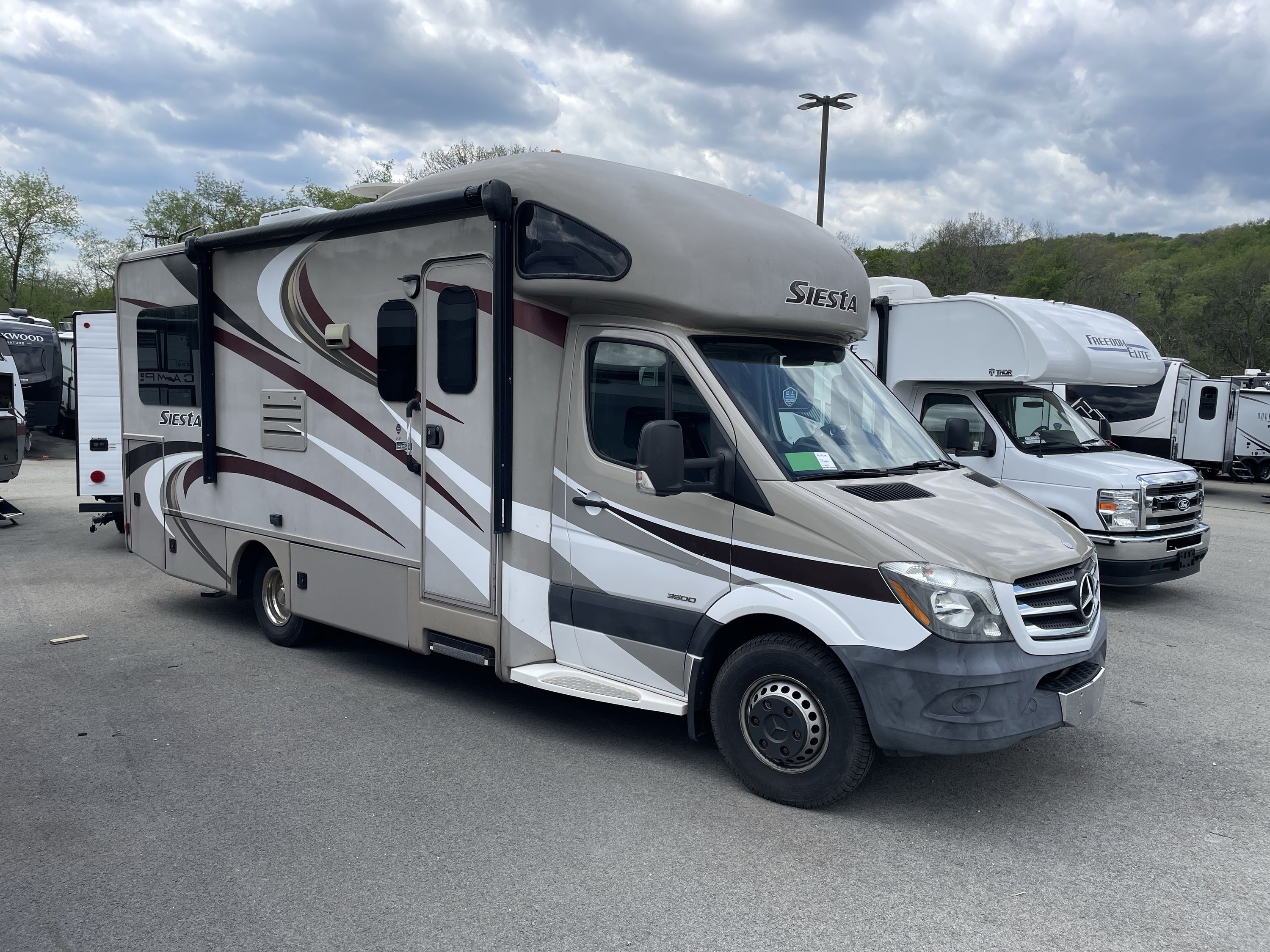2015 Thor FOUR WINDS SIESTA 24ST RV
