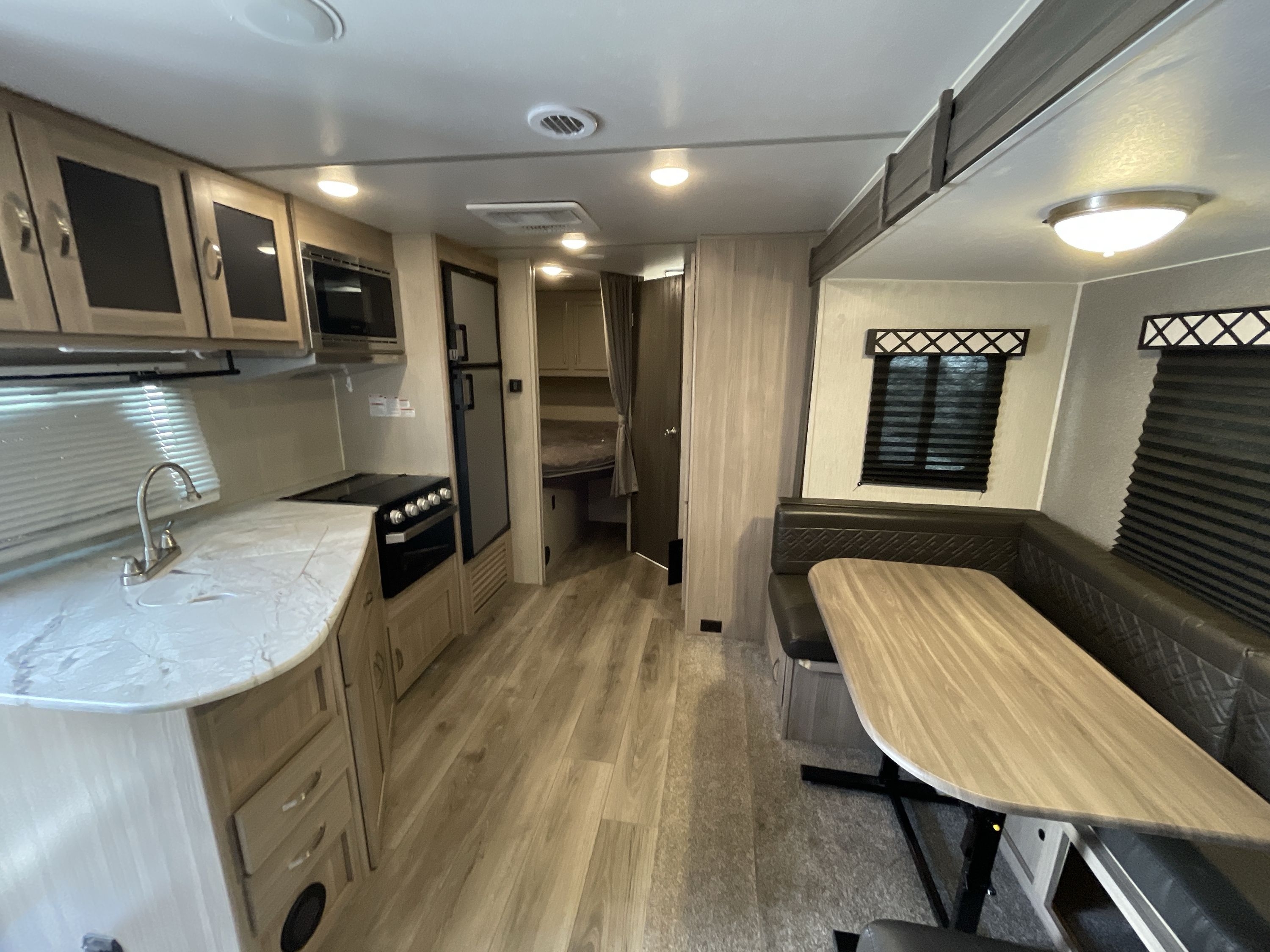 2021 Coachmen FREEDOM EXPRESS ULTRA LITE 246RKS in roseville CA