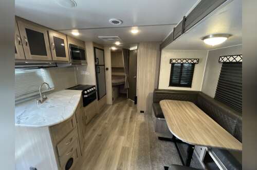 2021 Coachmen FREEDOM EXPRESS ULTRA LITE 246RKS in roseville CA