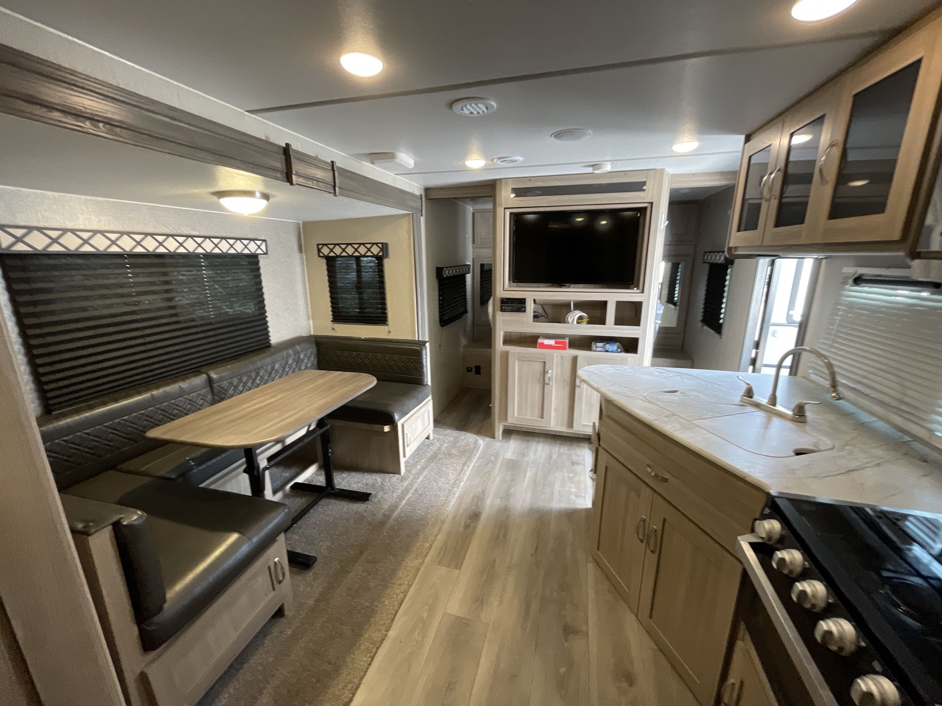 2021 Coachmen FREEDOM EXPRESS ULTRA LITE 246RKS in roseville CA