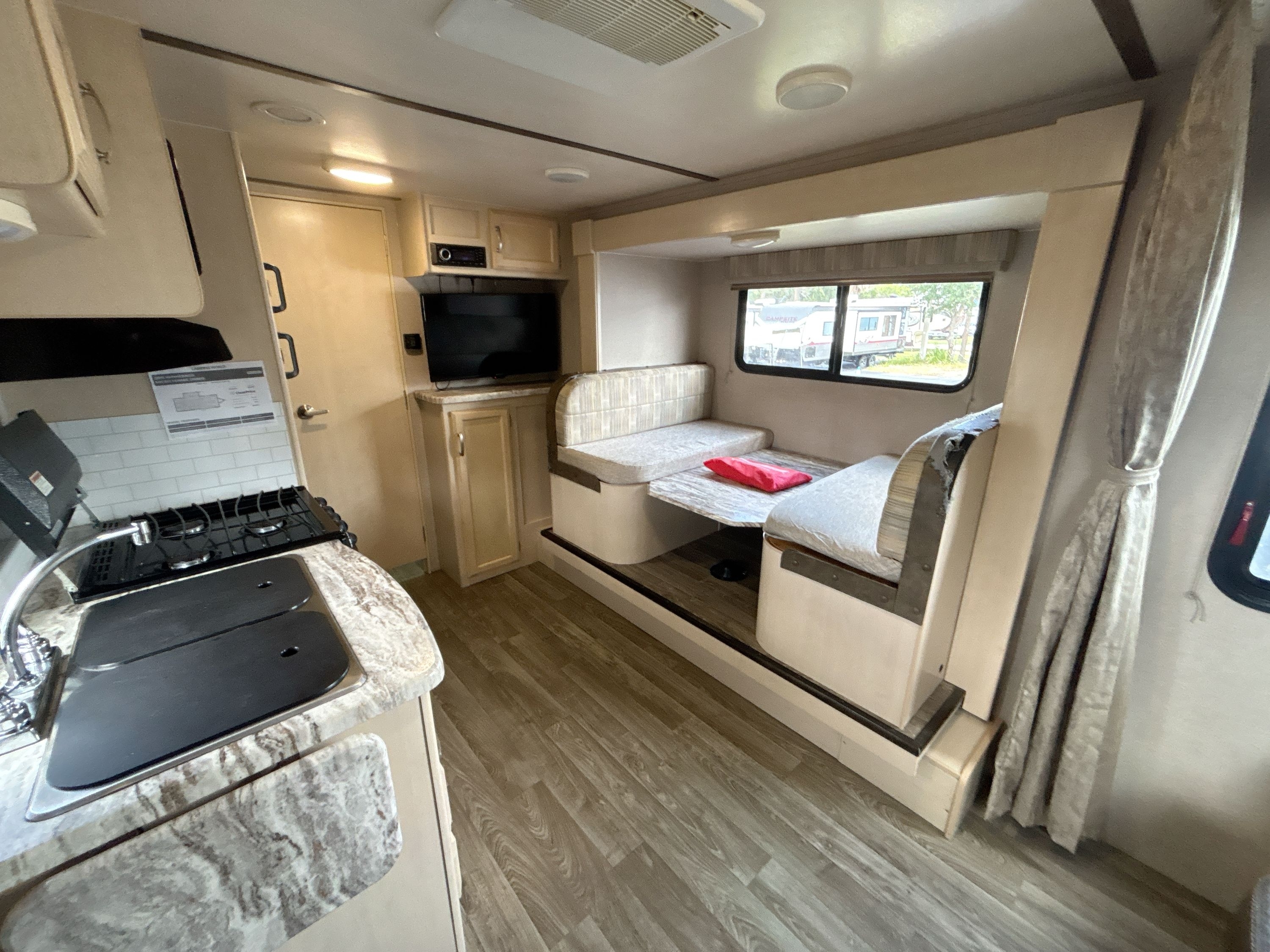 2019 Winnebago MICRO MINNIE 2108DS in fort myers FL