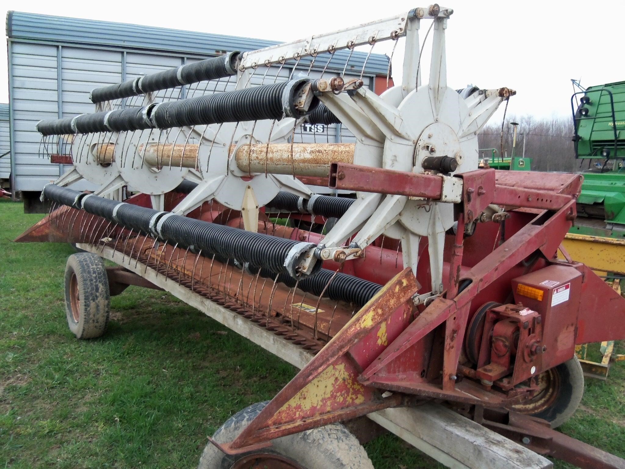 INTERNATIONAL 810 in Marlette, MI