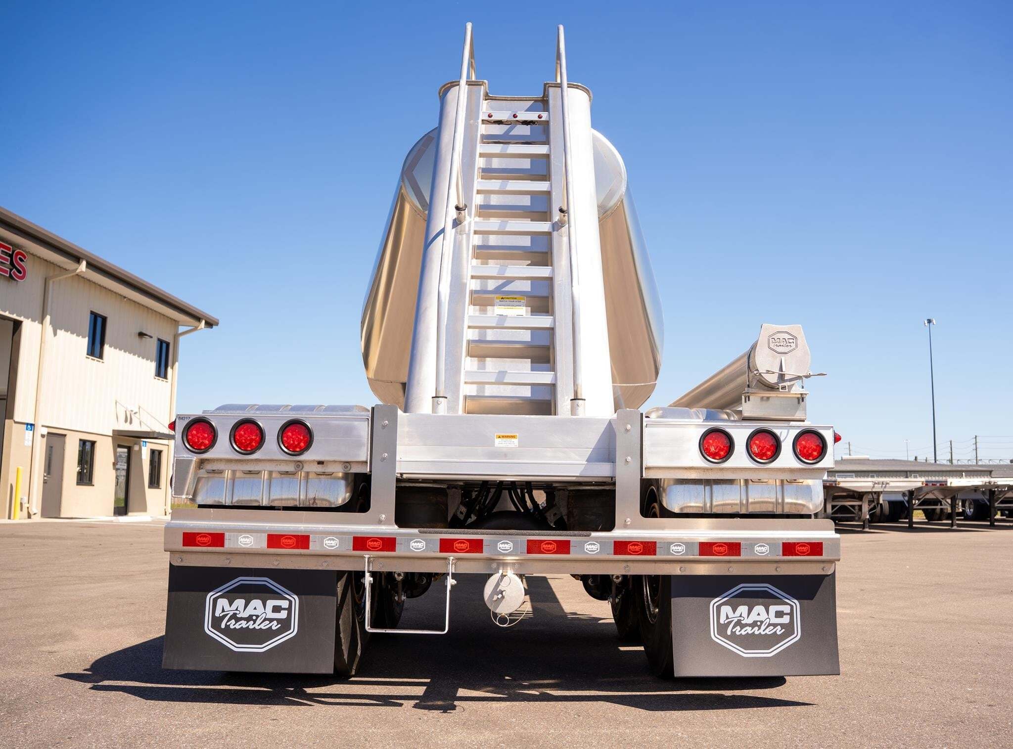 2027 MAC TRAILER MFG 1050C PNEUMATIC DRY BULK in Macon, GA