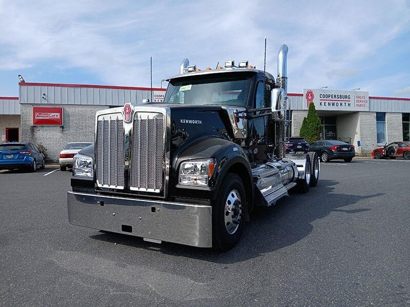 2025 KENWORTH W990 in Coopersburg, PA