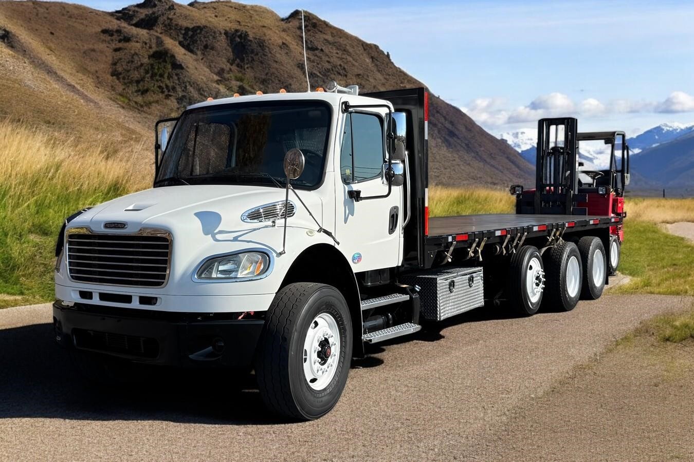 2013 FREIGHTLINER BUSINESS CLASS M2 106 in Hatfield, PA