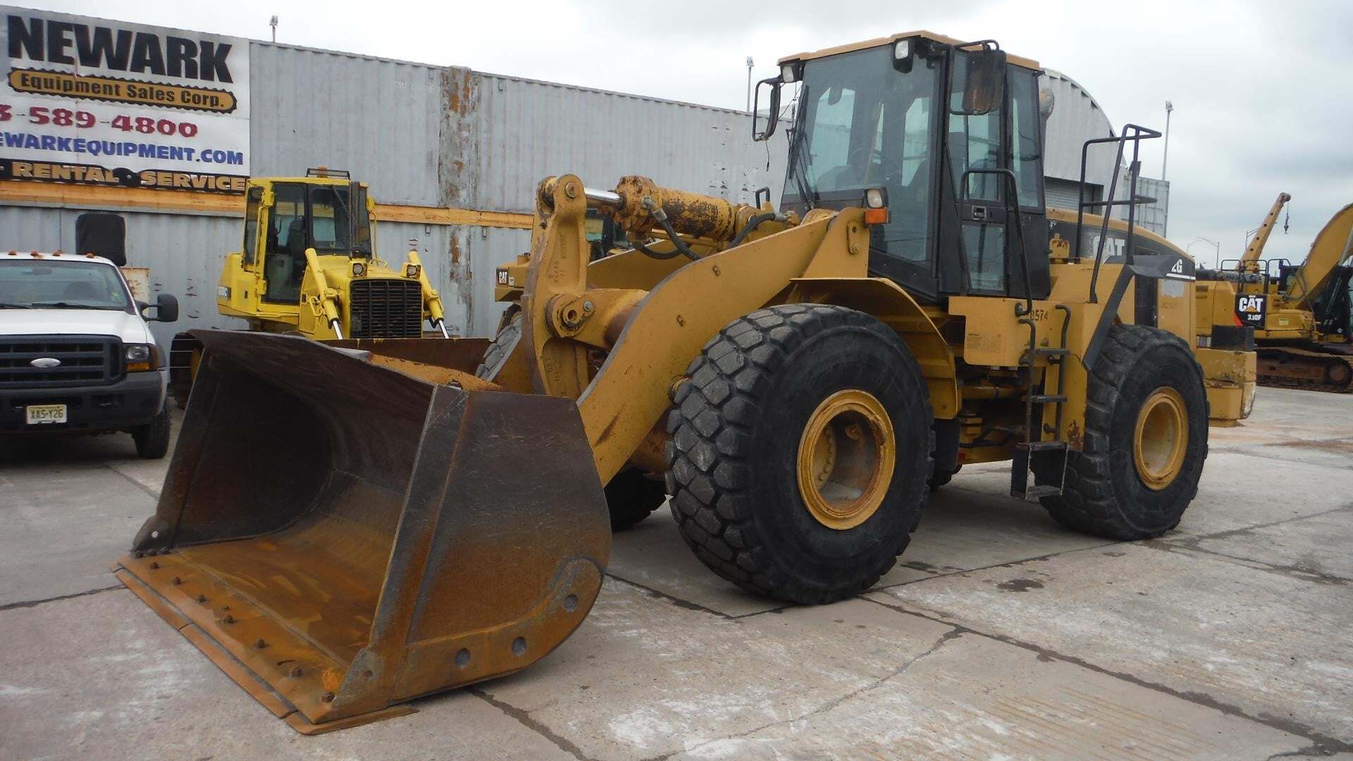 2001 CATERPILLAR 972G in Newark, NJ