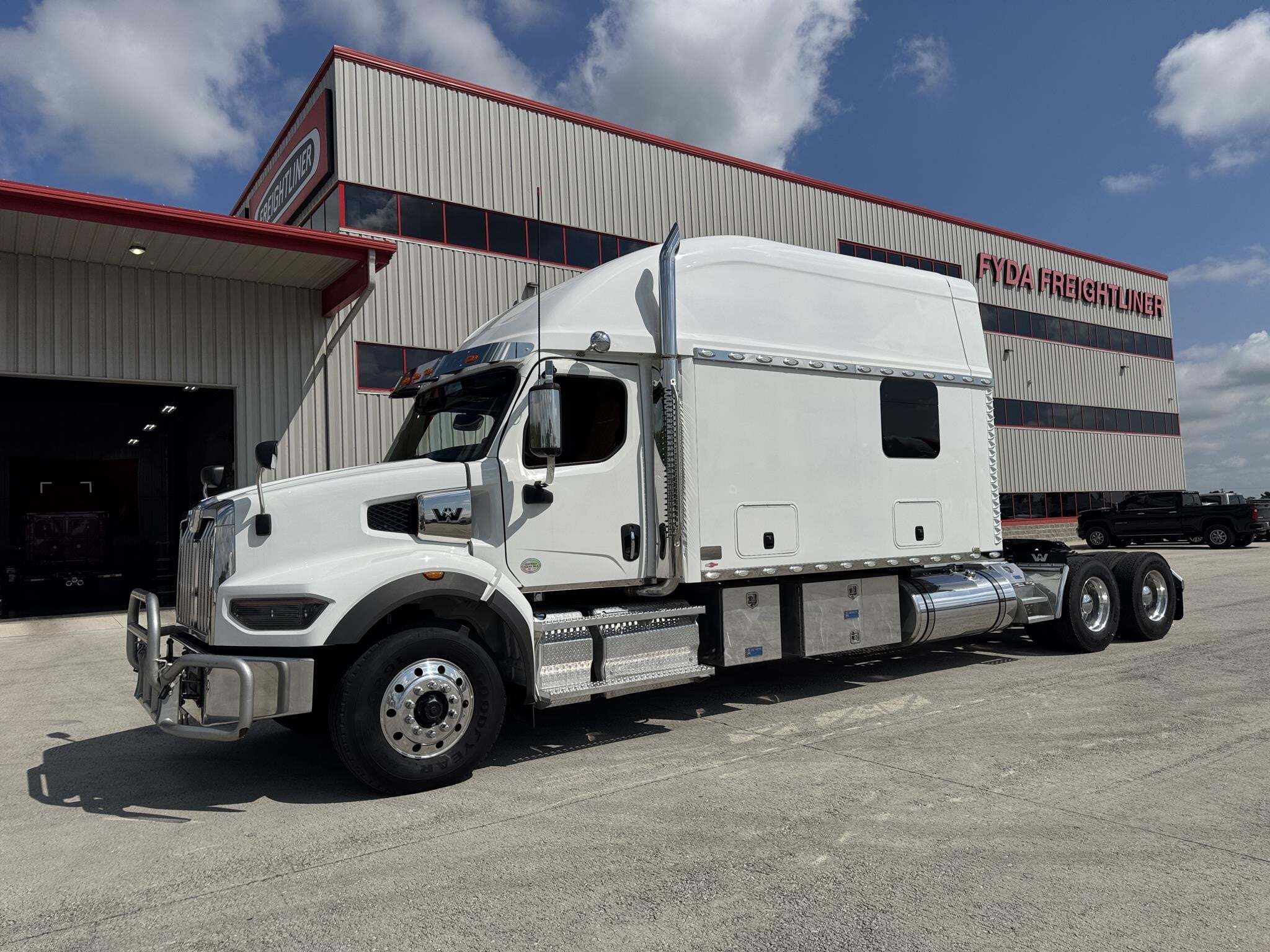 2022 WESTERN STAR 49X in West Jefferson, OH