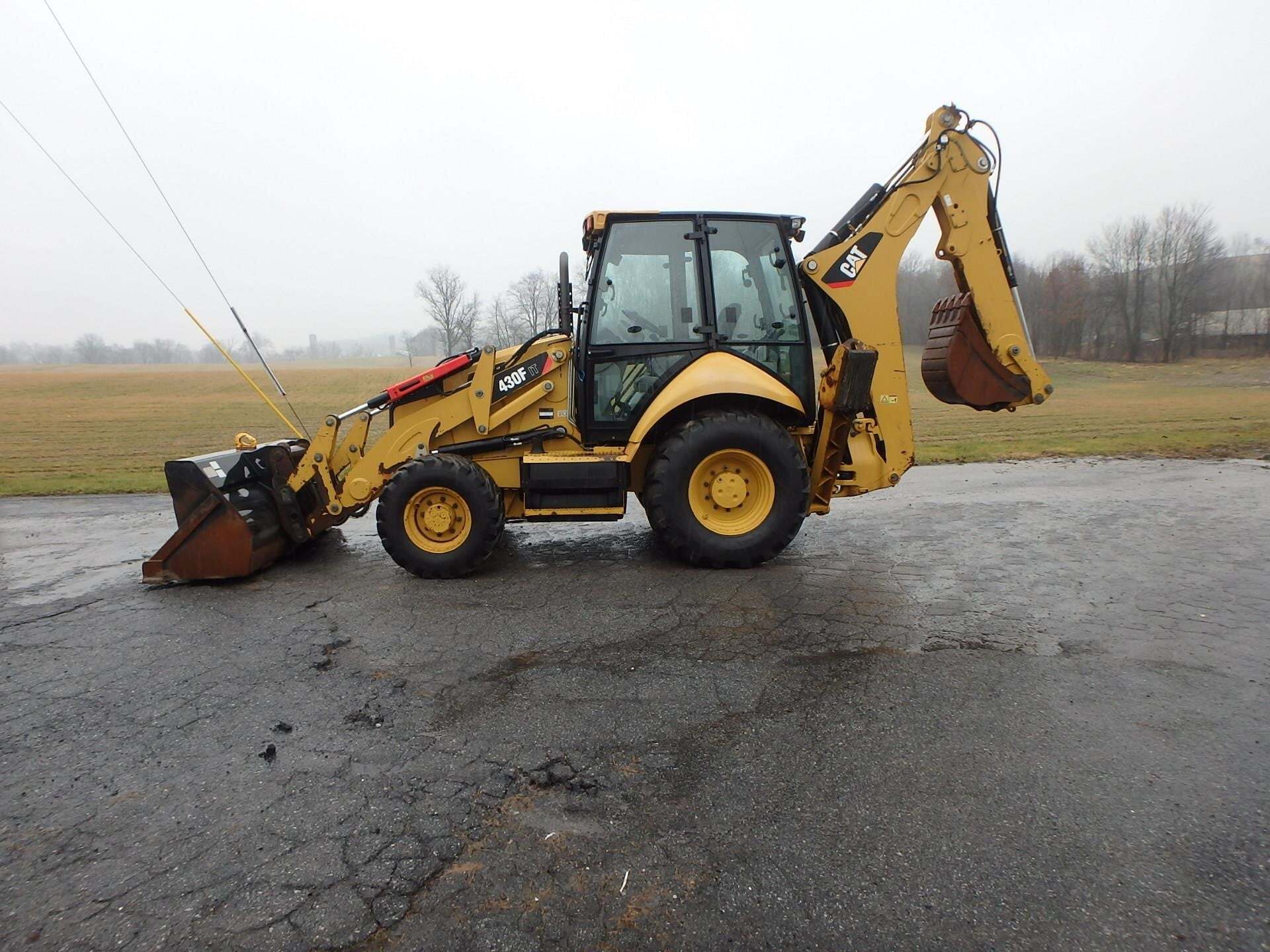 2015 CATERPILLAR 430F IT in Manheim, PA