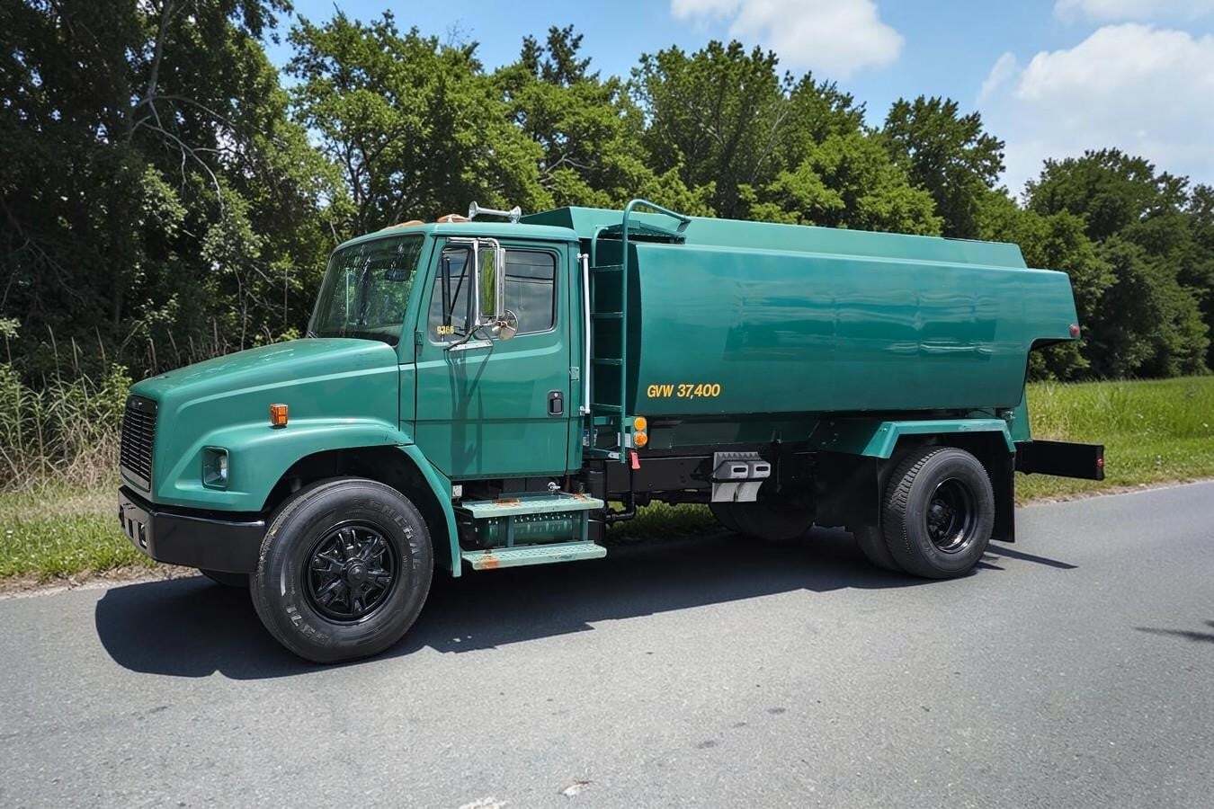 1995 FREIGHTLINER FL80 in Hatfield, PA