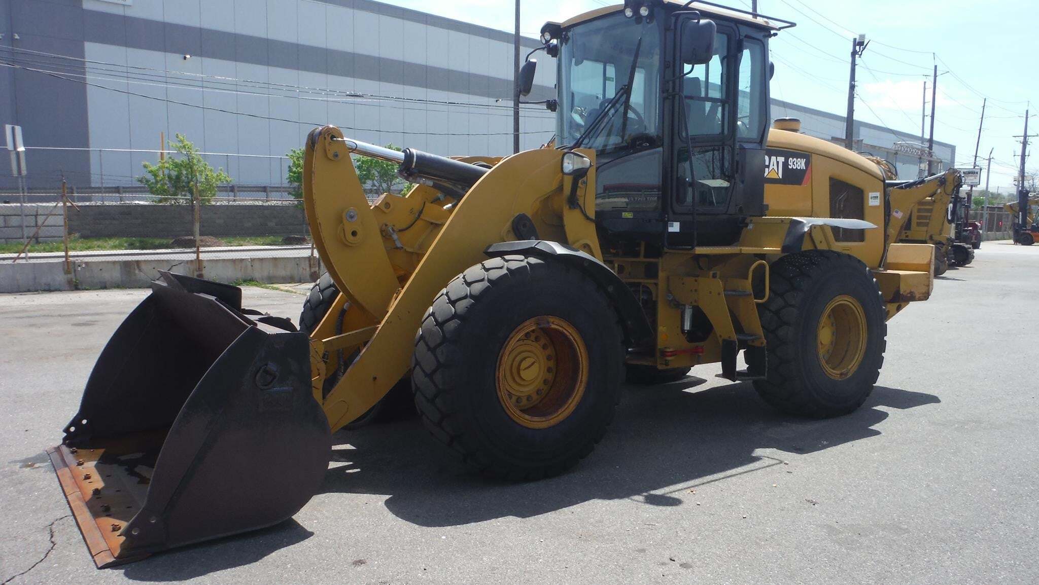 2014 CATERPILLAR 938K in Newark, NJ
