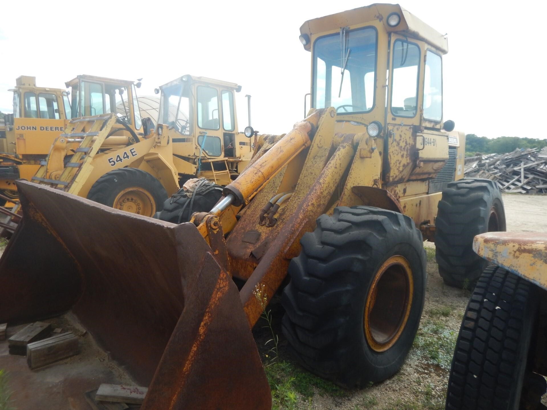 1976 DEERE 544B in Dover, MN