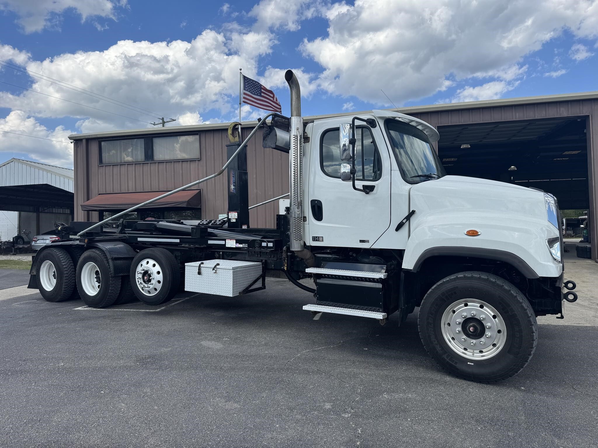 2014 FREIGHTLINER 114 SD in Wilmington, NC