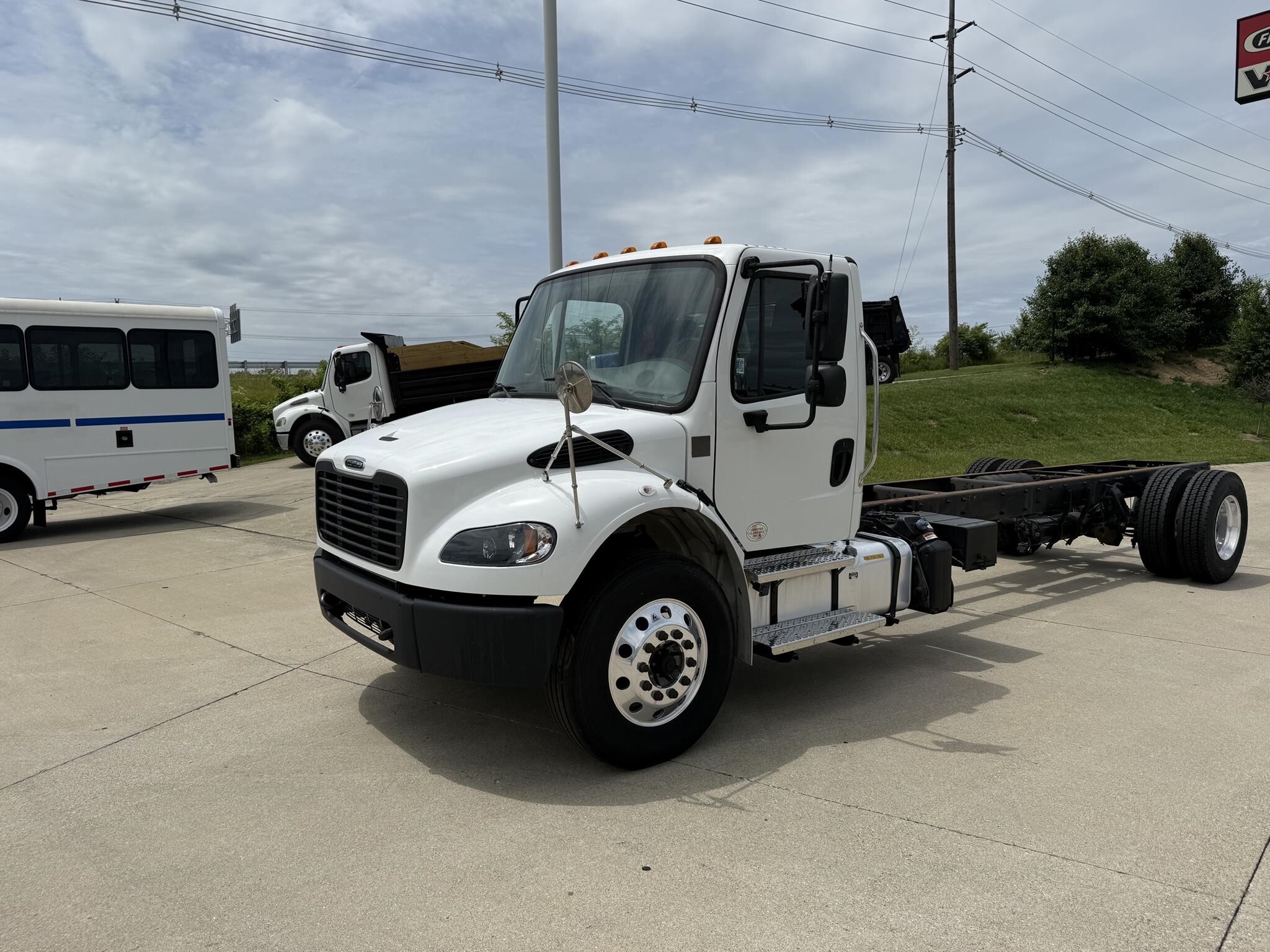 2022 FREIGHTLINER BUSINESS CLASS M2 106 in Cincinnati, OH