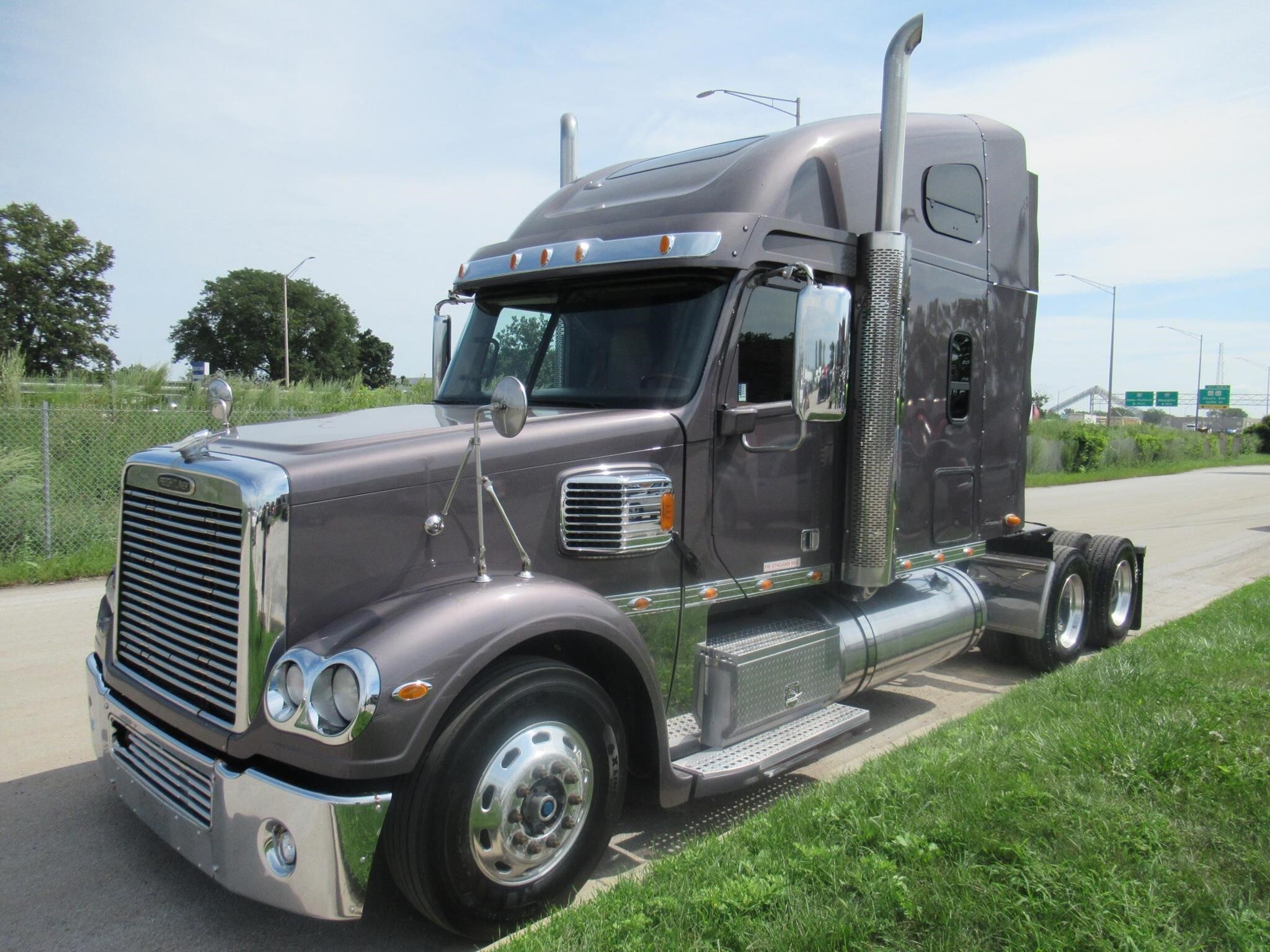2020 FREIGHTLINER CORONADO 132 in Alsip, IL
