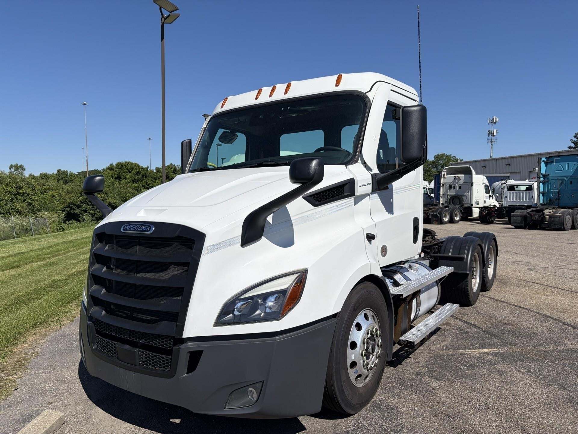 2022 FREIGHTLINER CASCADIA 116 in Walton, KY
