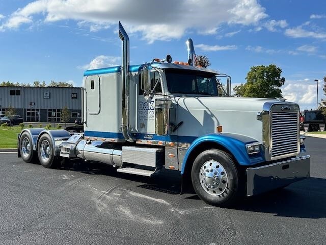 2005 FREIGHTLINER COLUMBIA in Lansing, MI