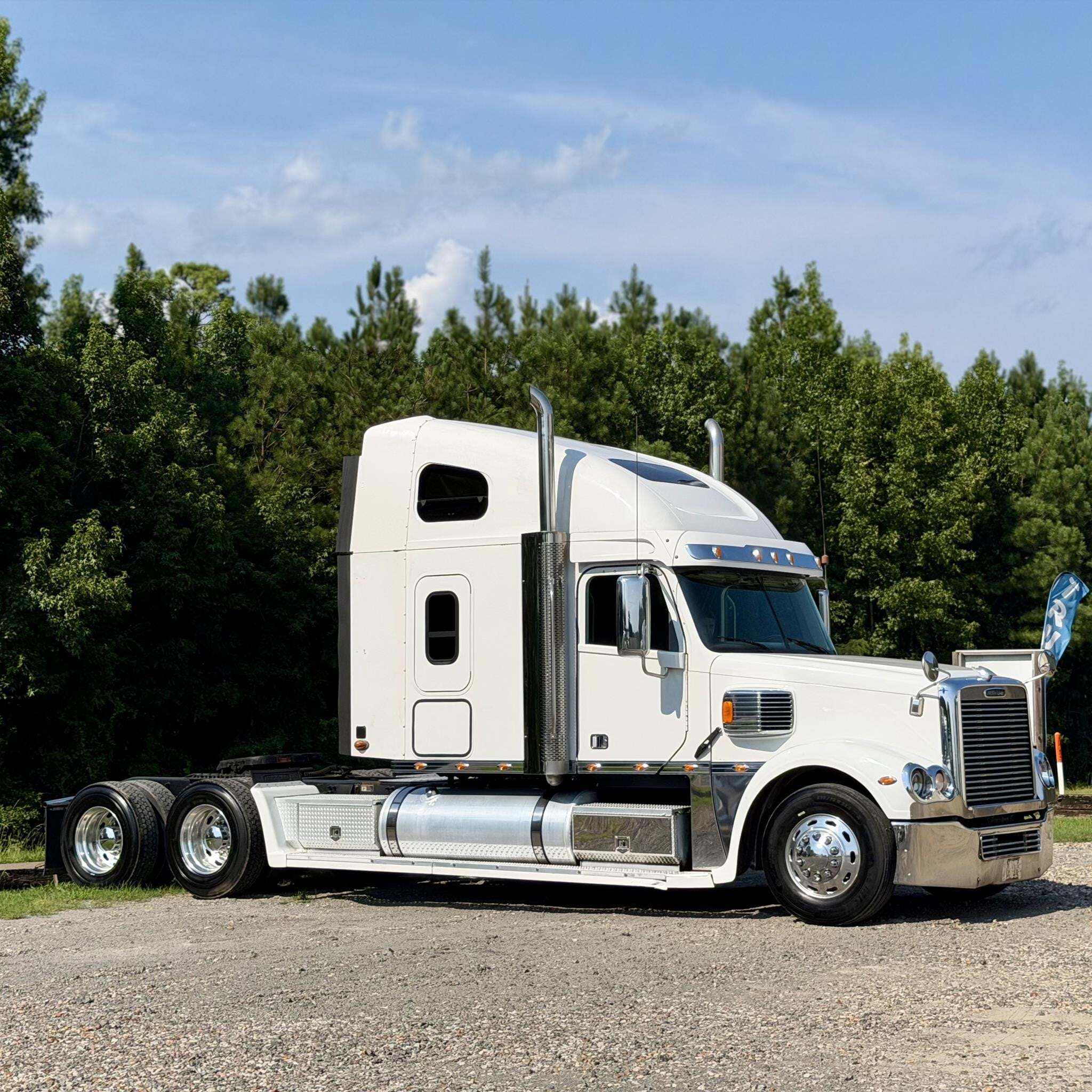 2016 FREIGHTLINER CORONADO 132 in Fayette, AL