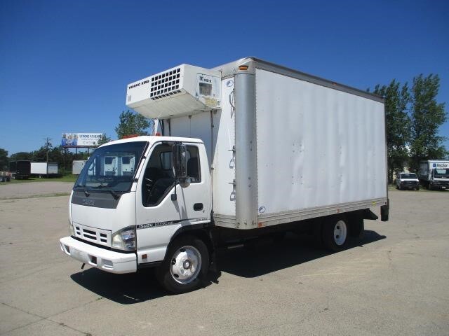 2007 ISUZU NPR in Saint Cloud, MN
