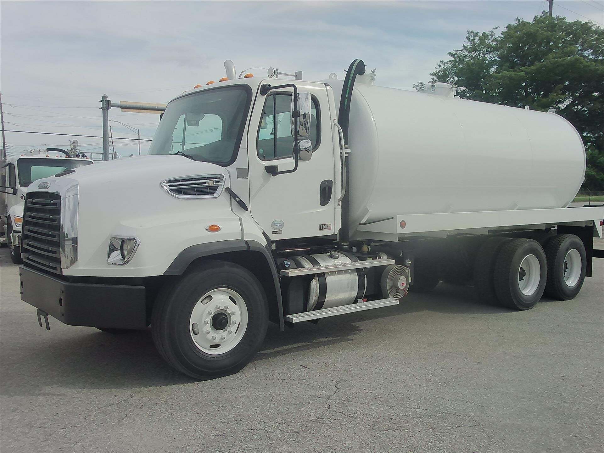 2015 FREIGHTLINER 114SD in Kansas City, KS