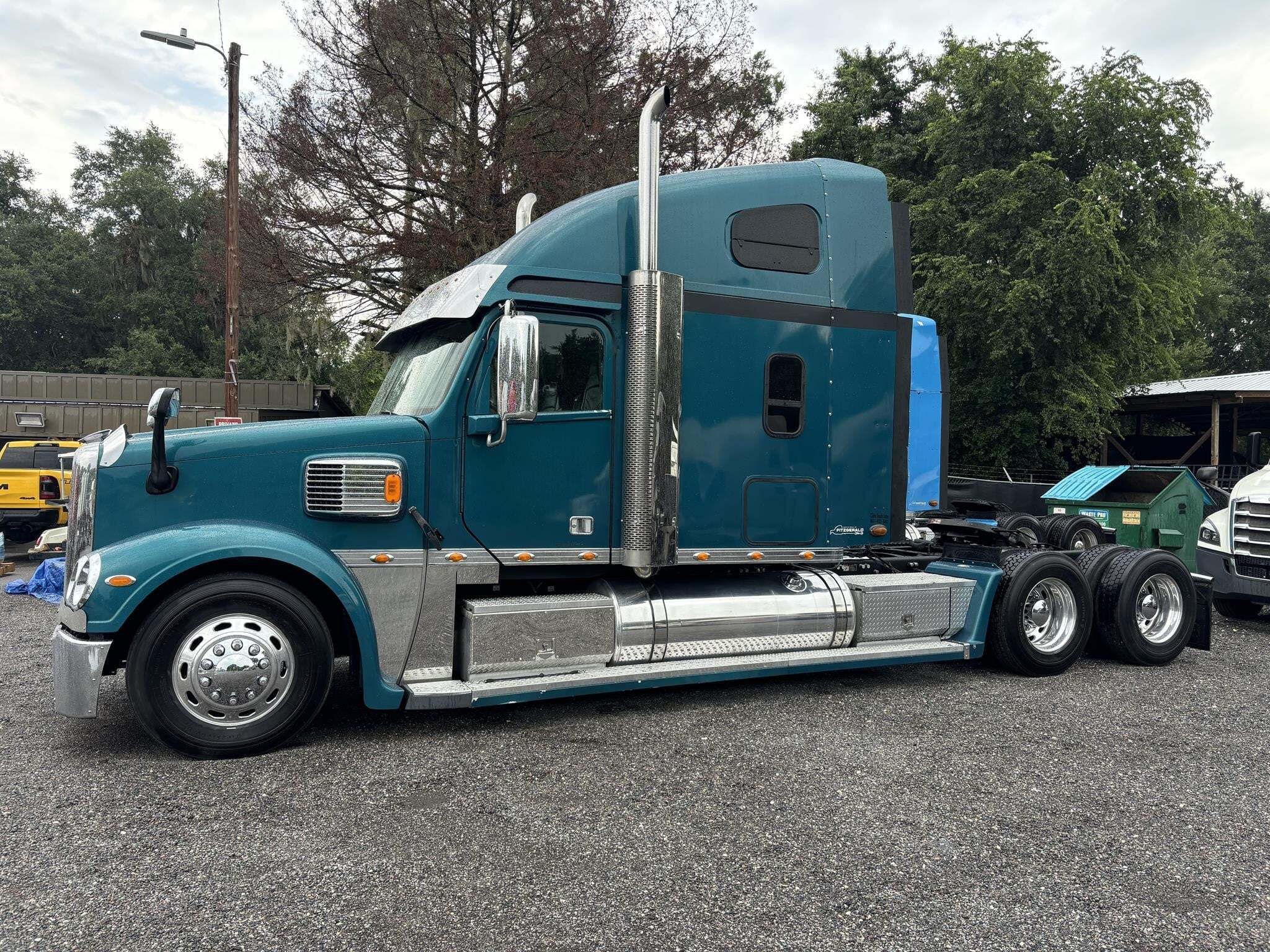 2013 FREIGHTLINER CORONADO 132 in Citra, FL