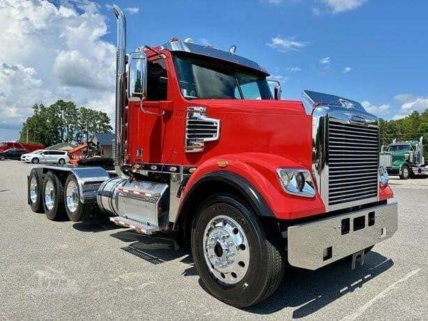 2014 FREIGHTLINER CORONADO 122 SD in Chatham, VA