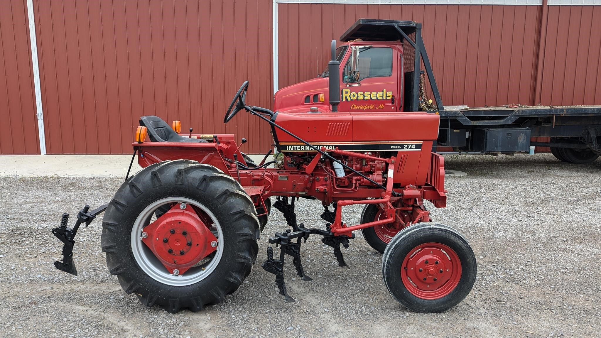 1982 INTERNATIONAL 274 in Lenox, MI