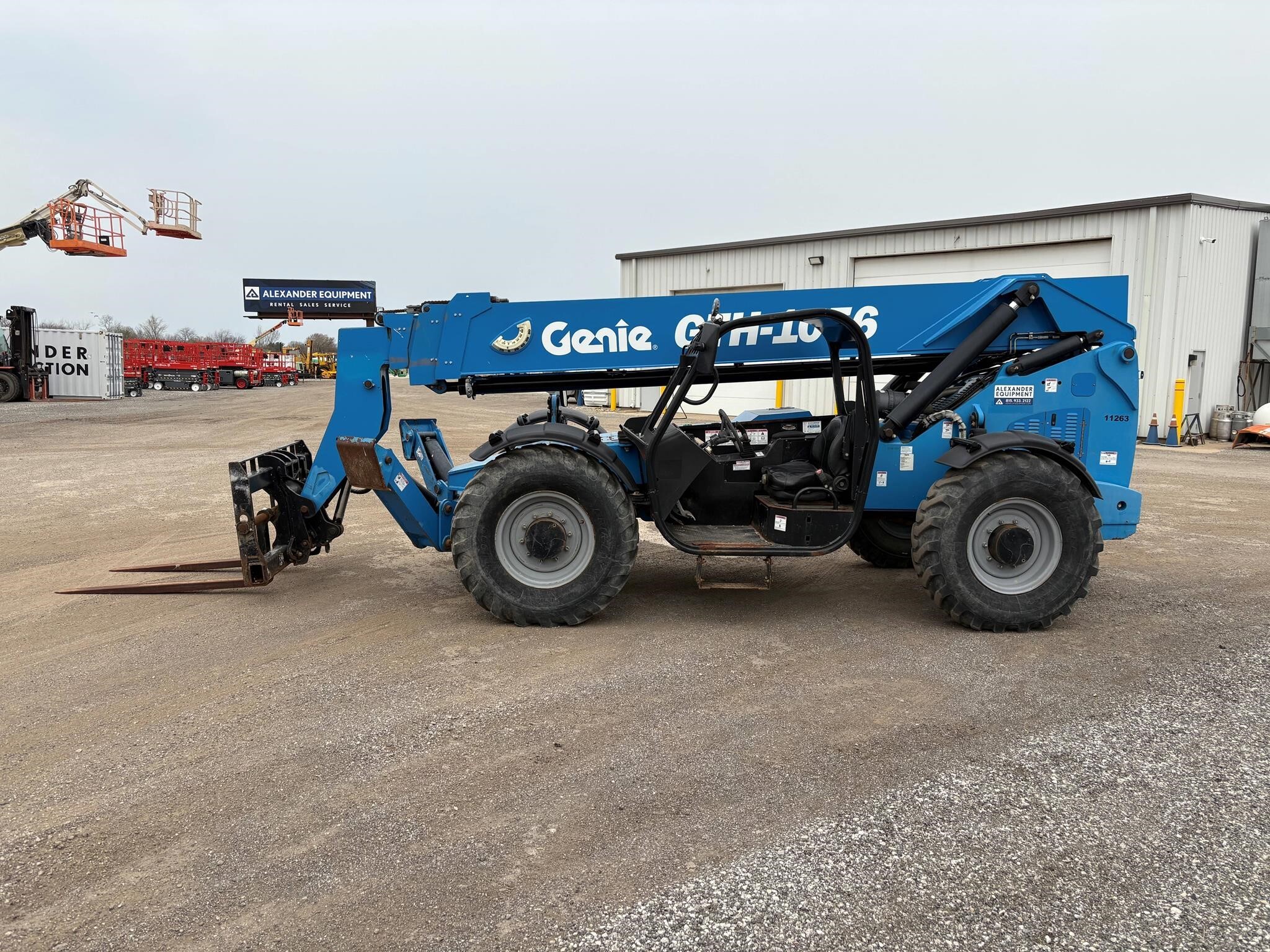 2017 GENIE GTH1056 in Bourbonnais, IL