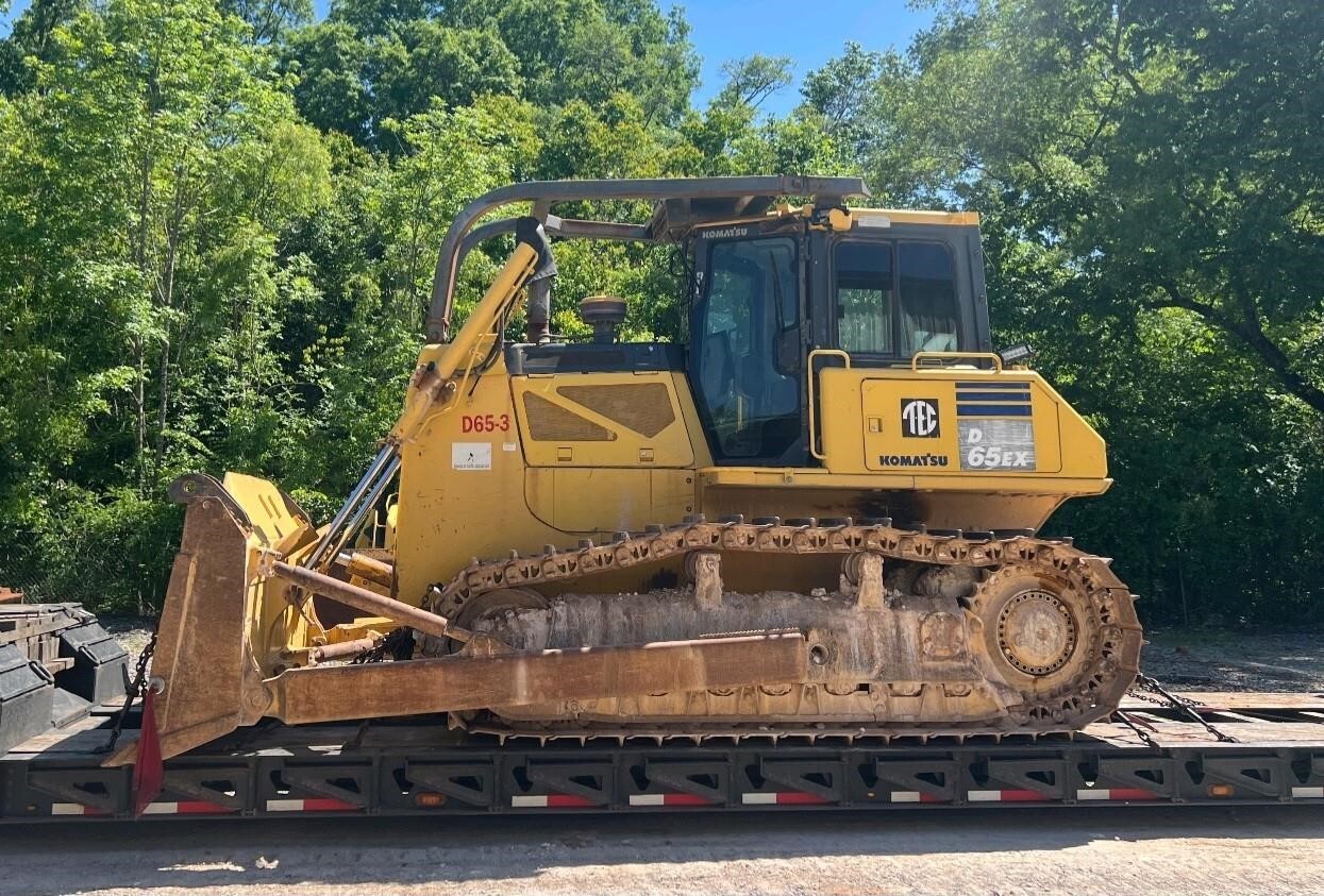 KOMATSU D65EX-17 in Hughes Springs, TX