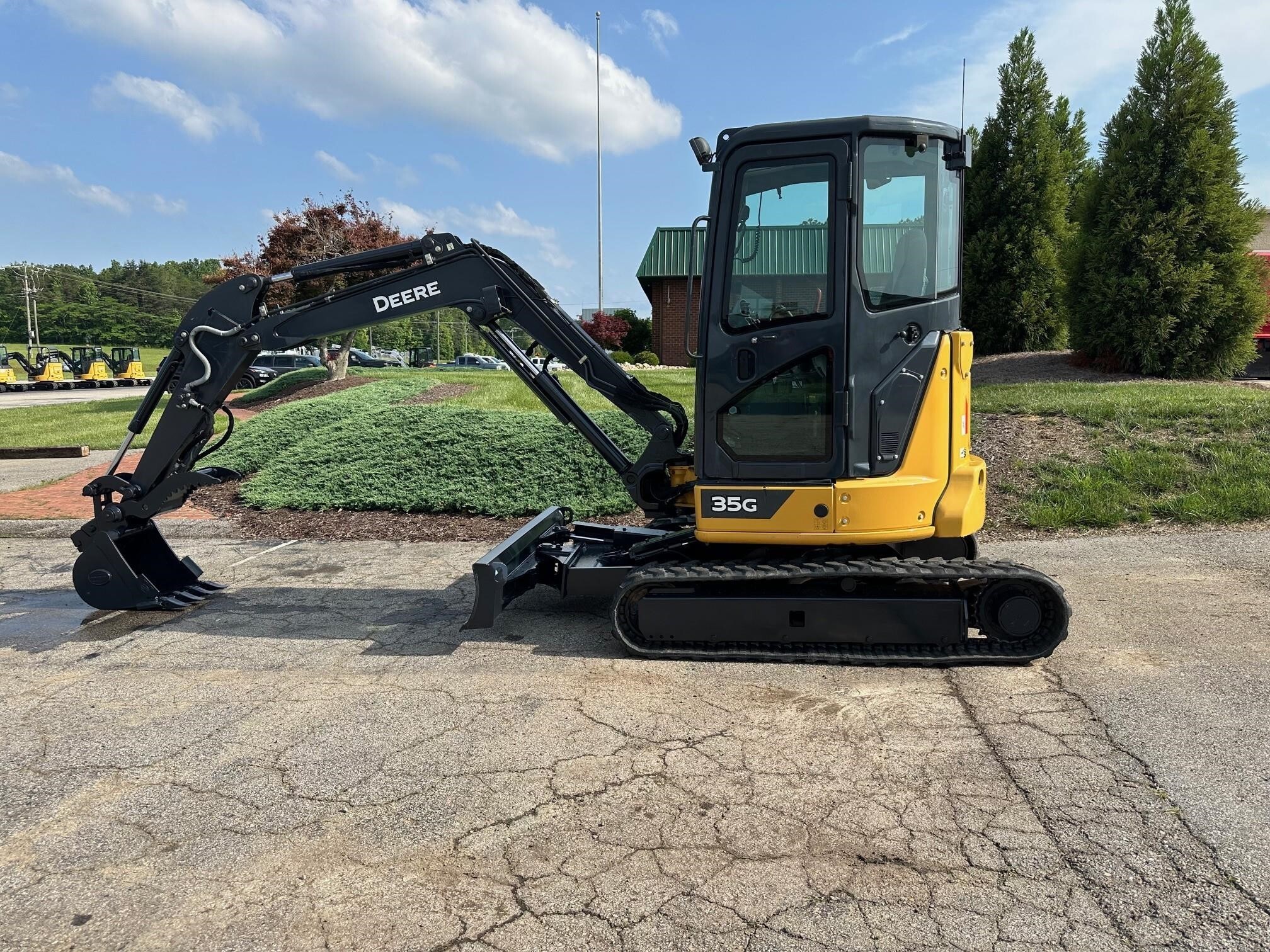 2021 DEERE 35G in Chatham, VA