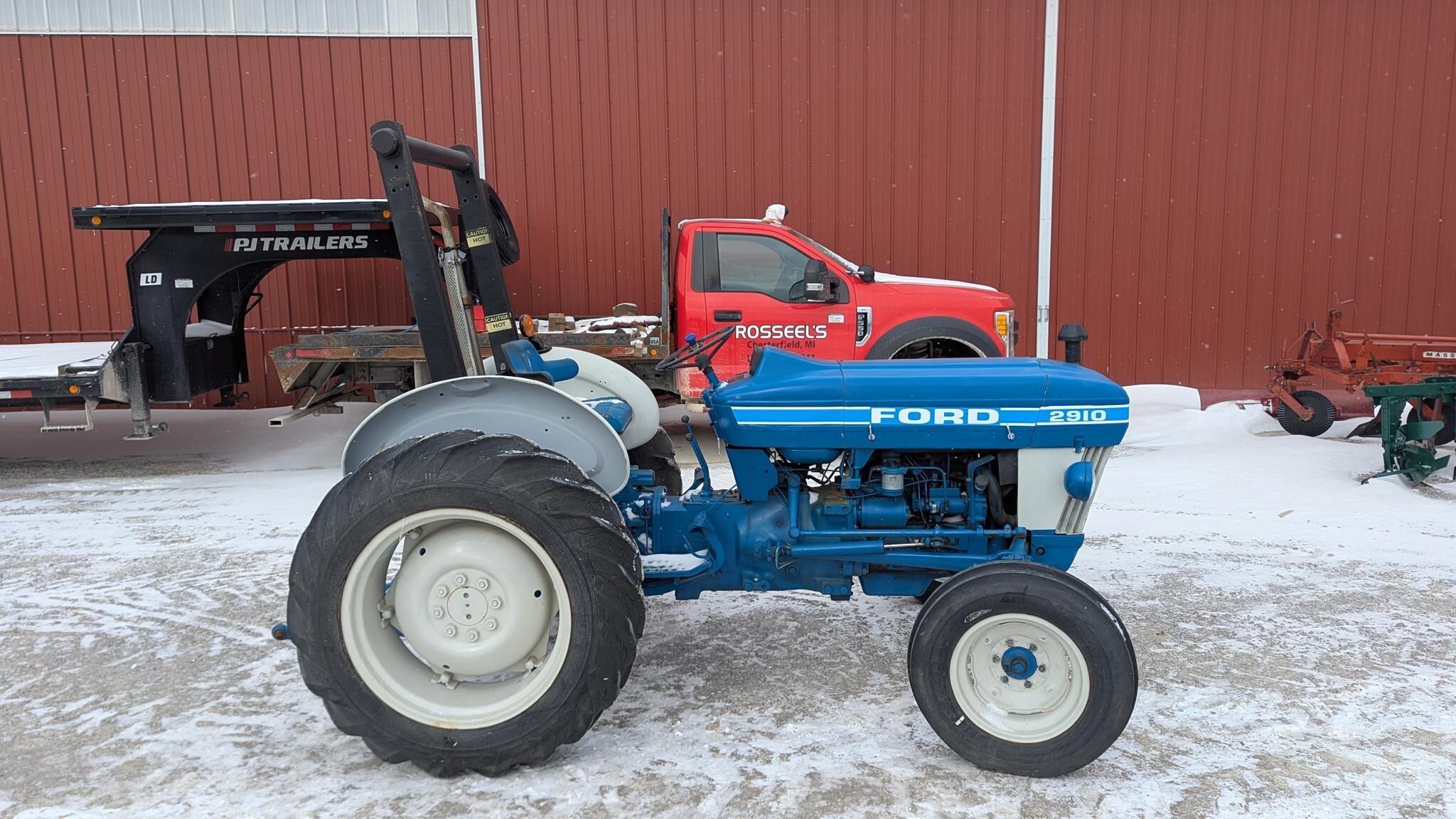1985 FORD 2910 in Lenox, MI