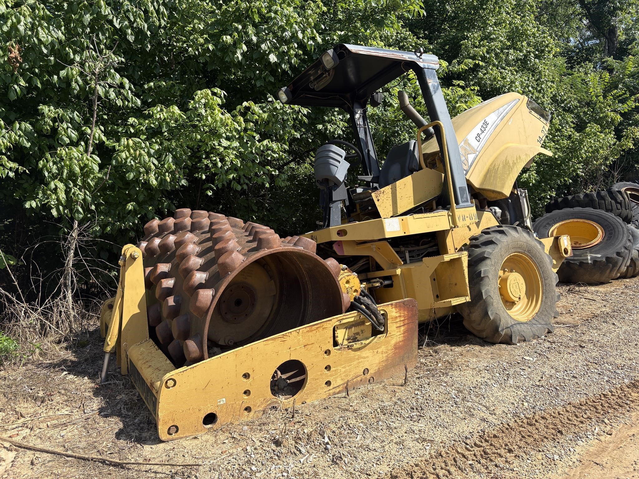 2006 CATERPILLAR CP-433E in Jackson, TN