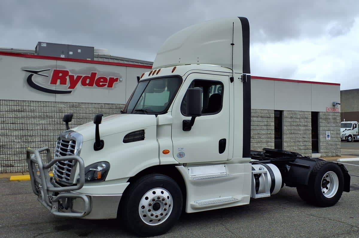 2018 FREIGHTLINER CASCADIA 113 in Memphis, TN