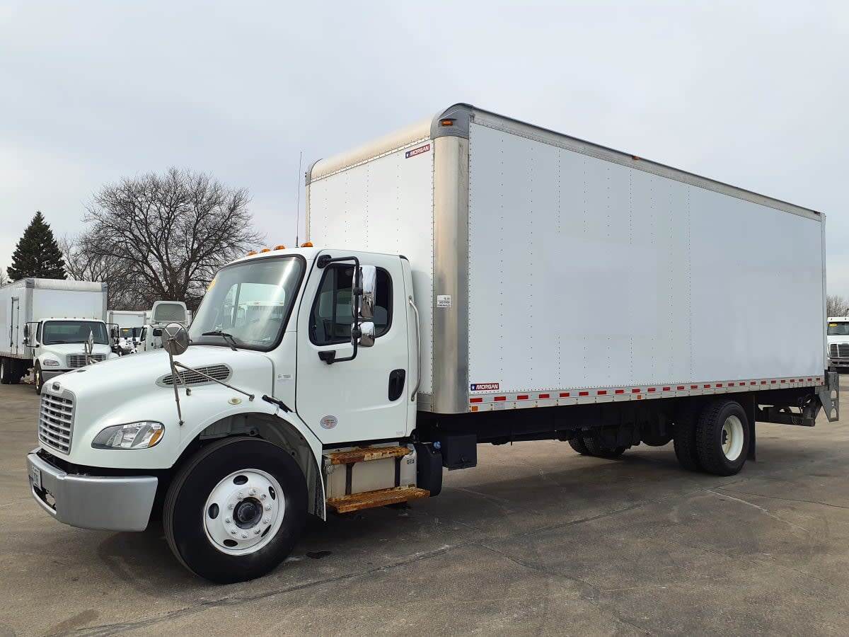 2019 FREIGHTLINER BUSINESS CLASS M2 106 in Oak Creek, WI