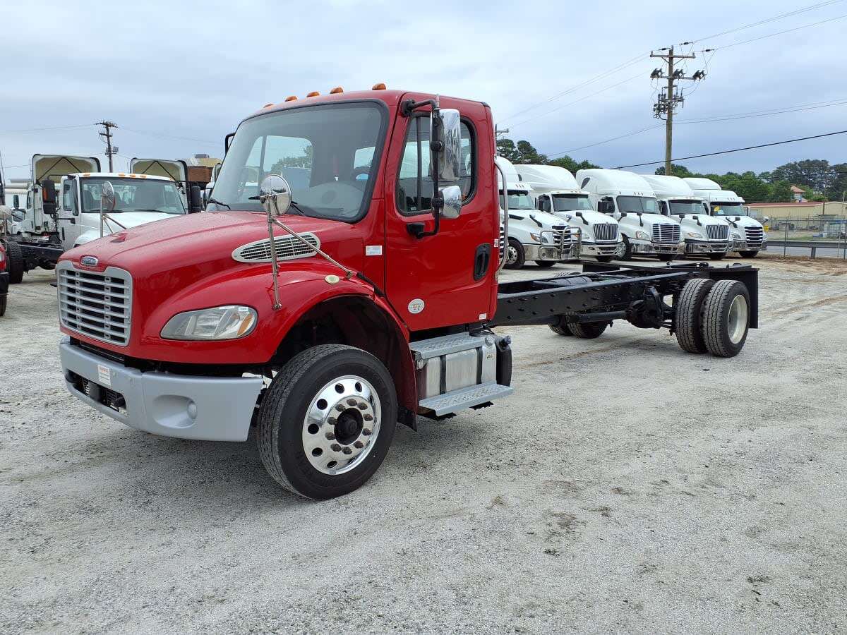 2019 FREIGHTLINER BUSINESS CLASS M2 106 in Greenville, SC