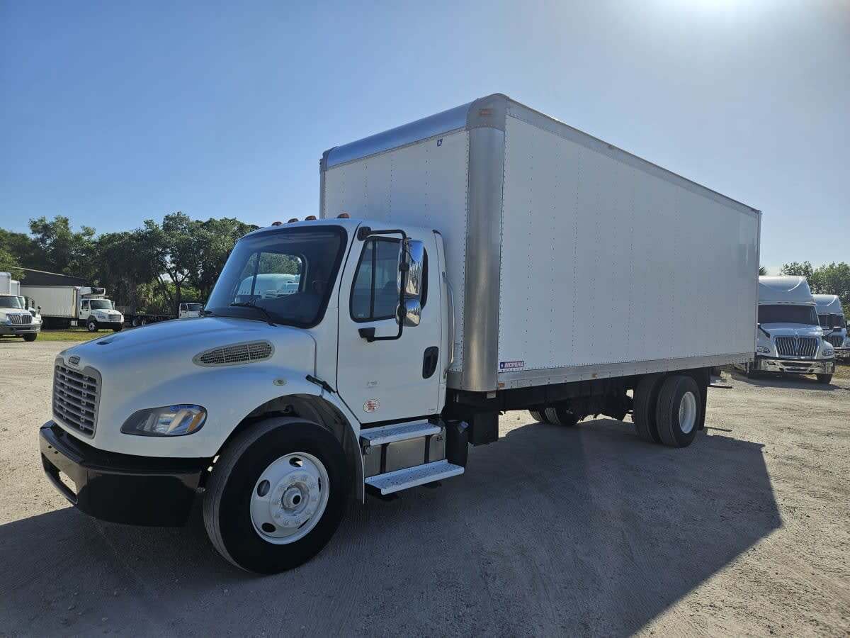 2015 FREIGHTLINER BUSINESS CLASS M2 106 in Orlando, FL