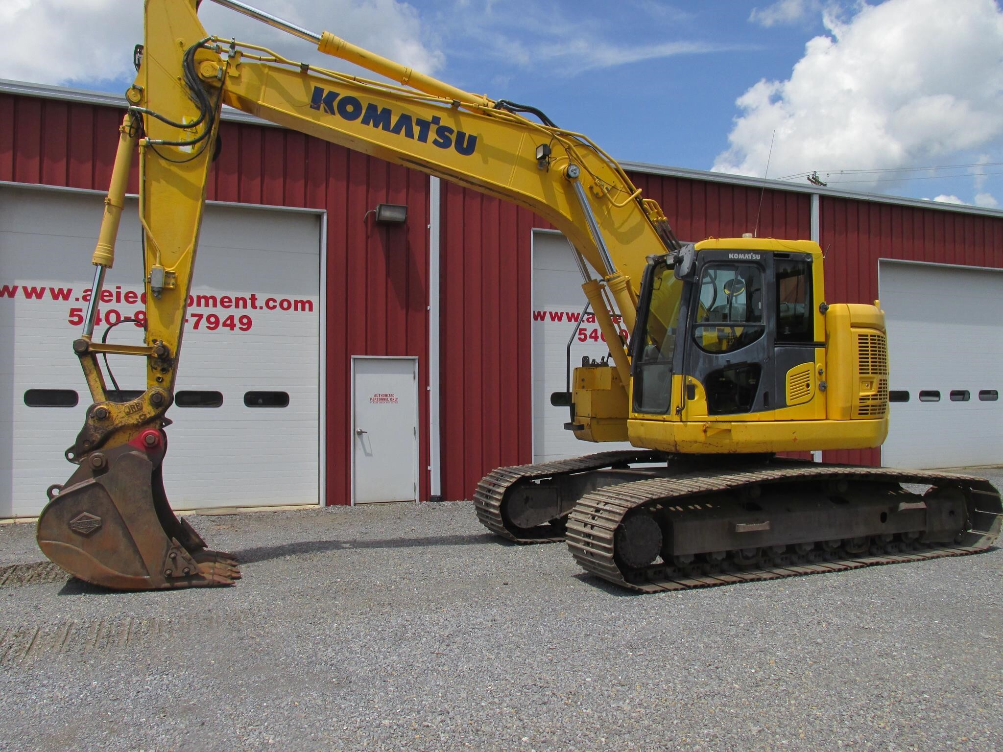 2016 KOMATSU PC228US LC-10 in Rich Creek, VA