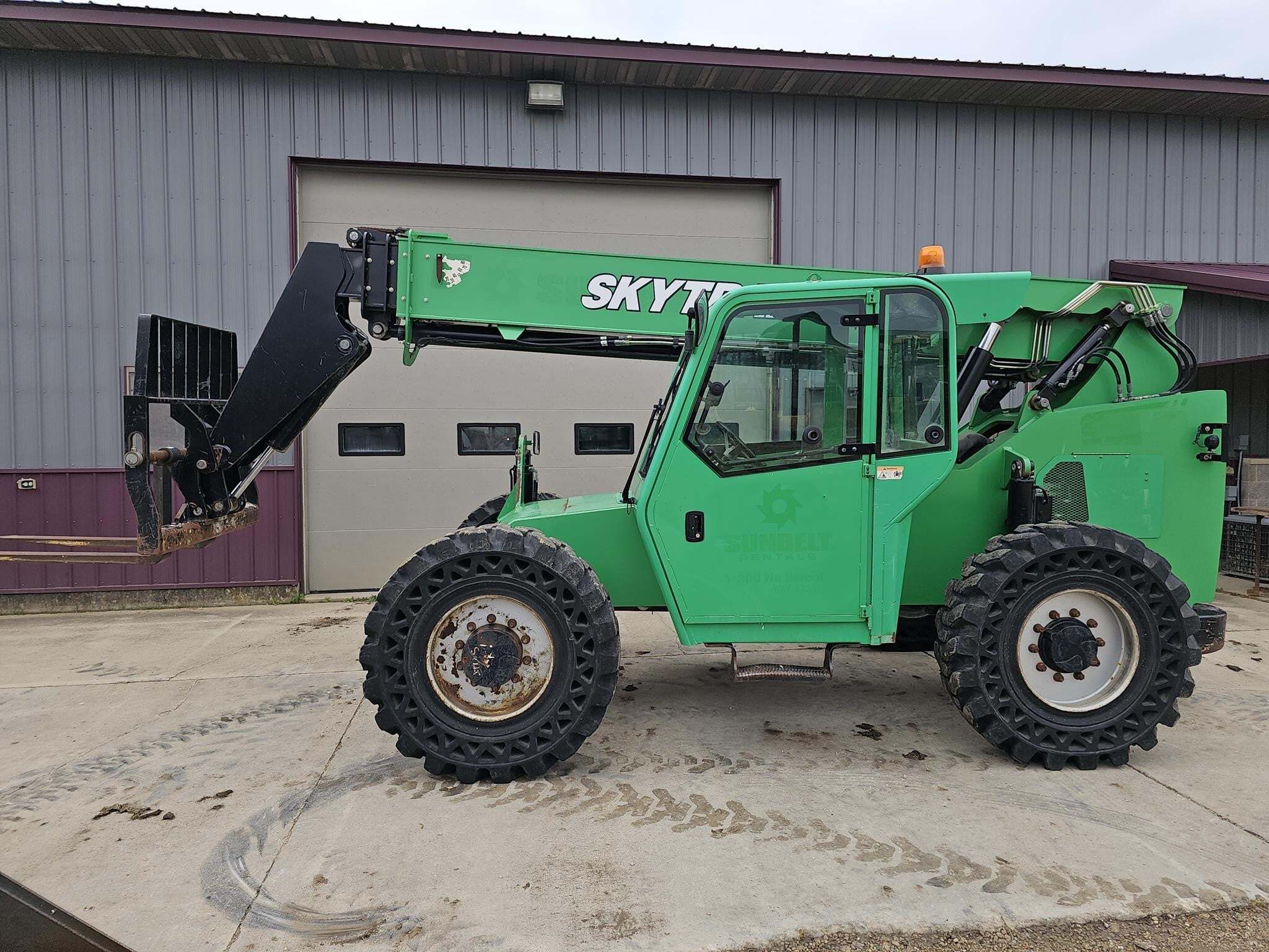 2015 SKY TRAK 6042 in Caledonia, MN