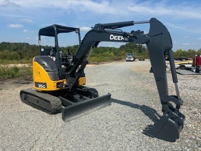 2016 DEERE 35G in Chatham, VA