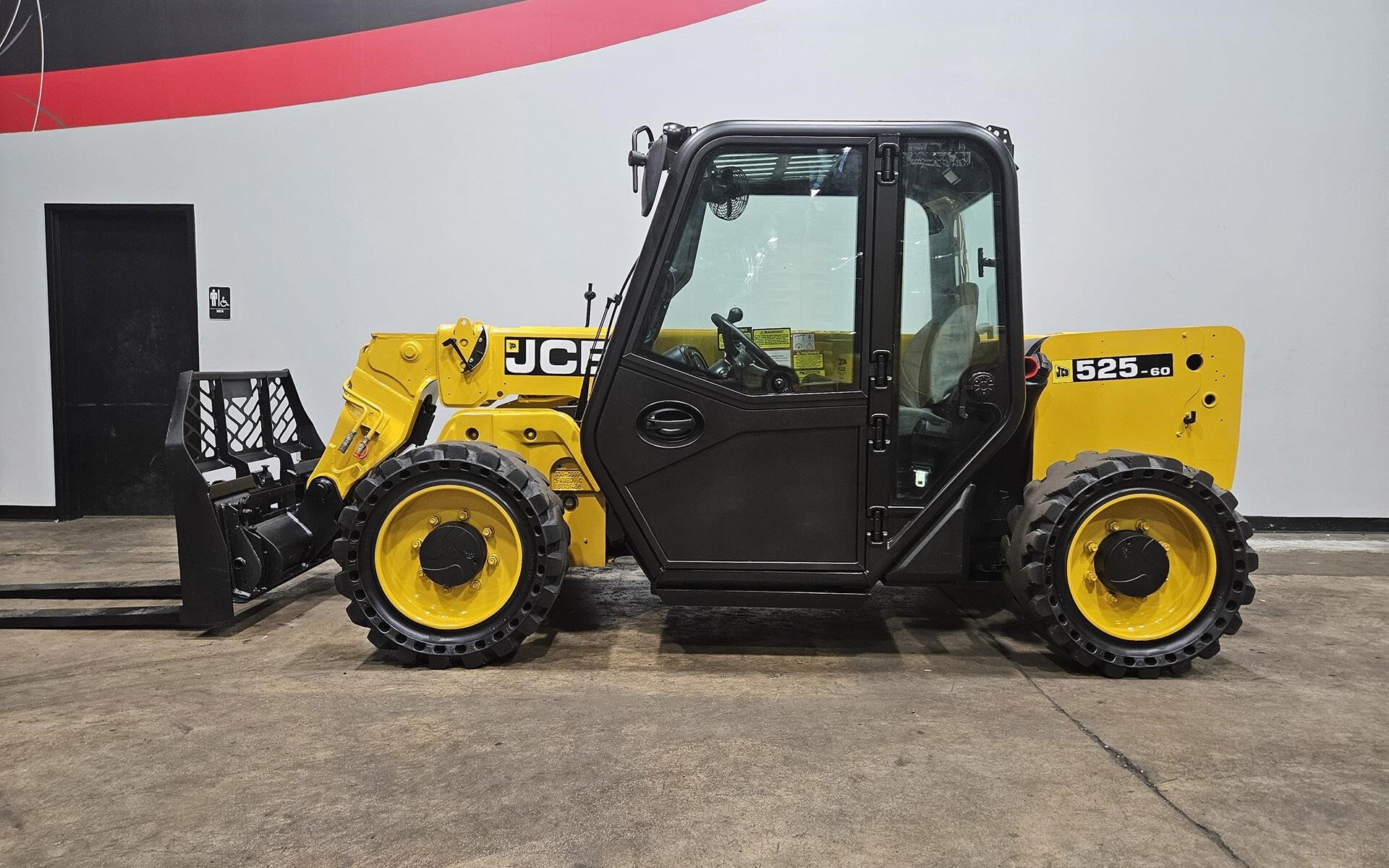 2017 JCB 525-60 in Cary, IL